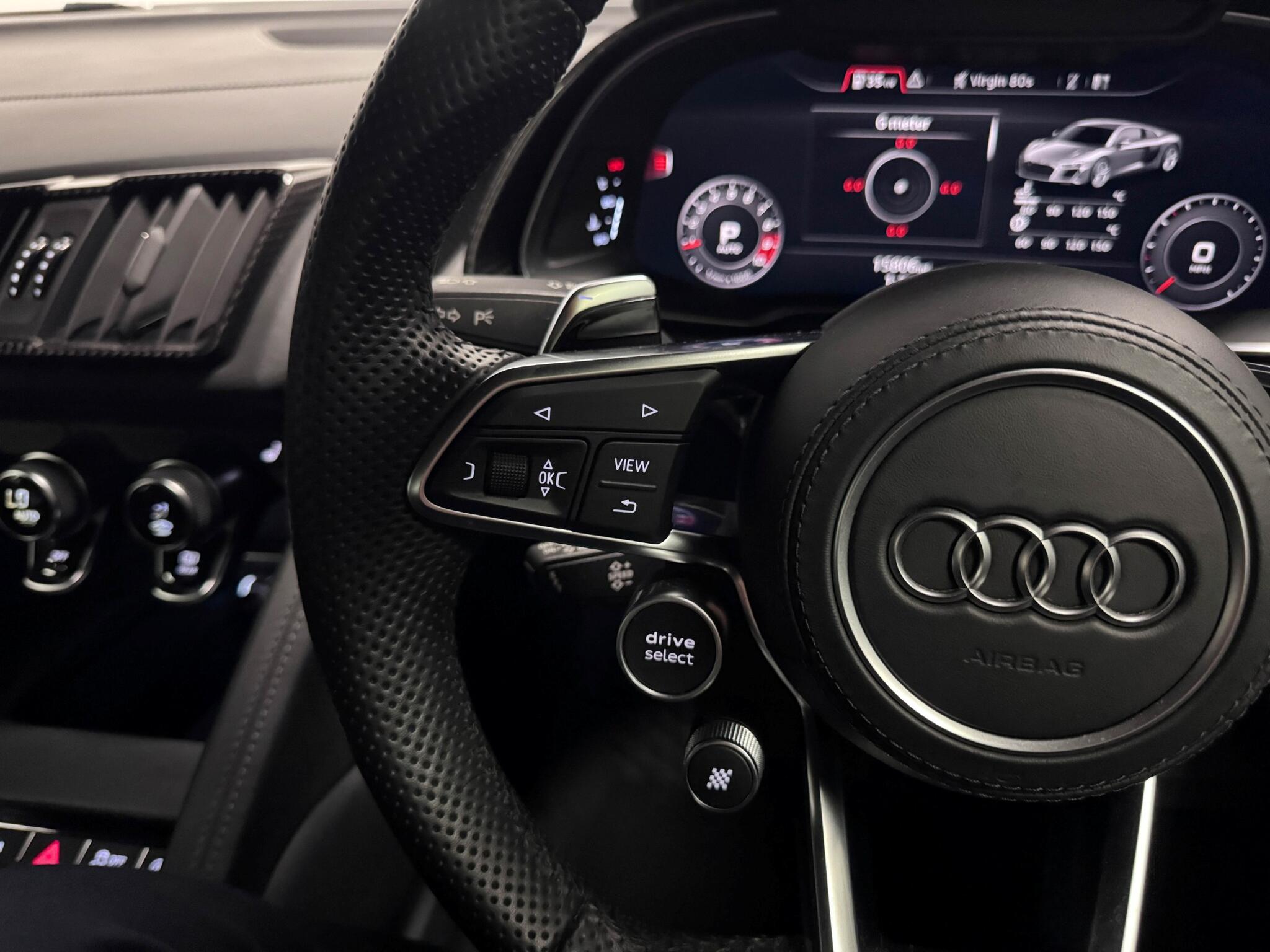 Audi R8 view 9