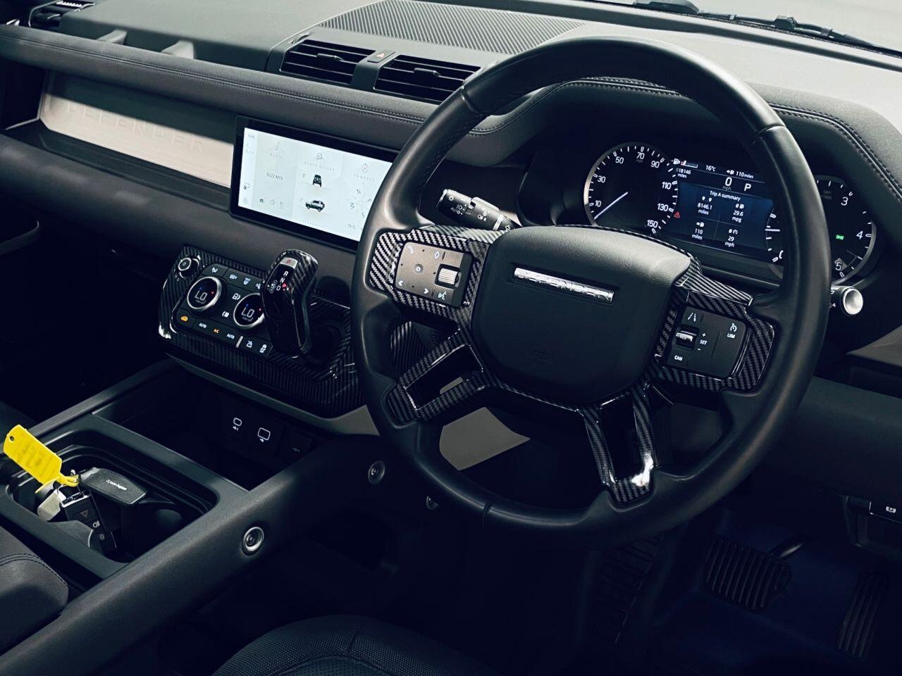 Land Rover Defender 90 view 34