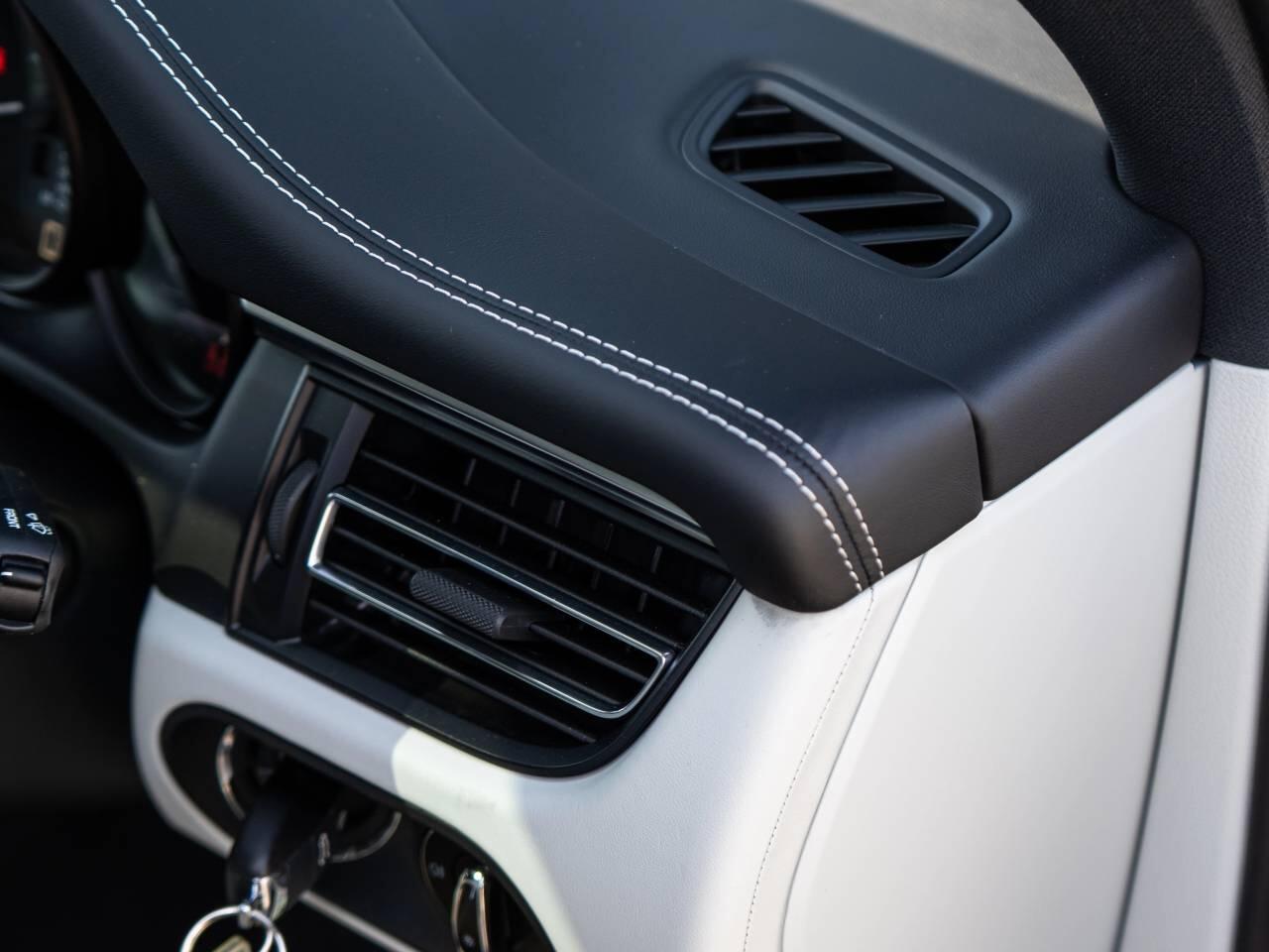 Porsche Macan view 28