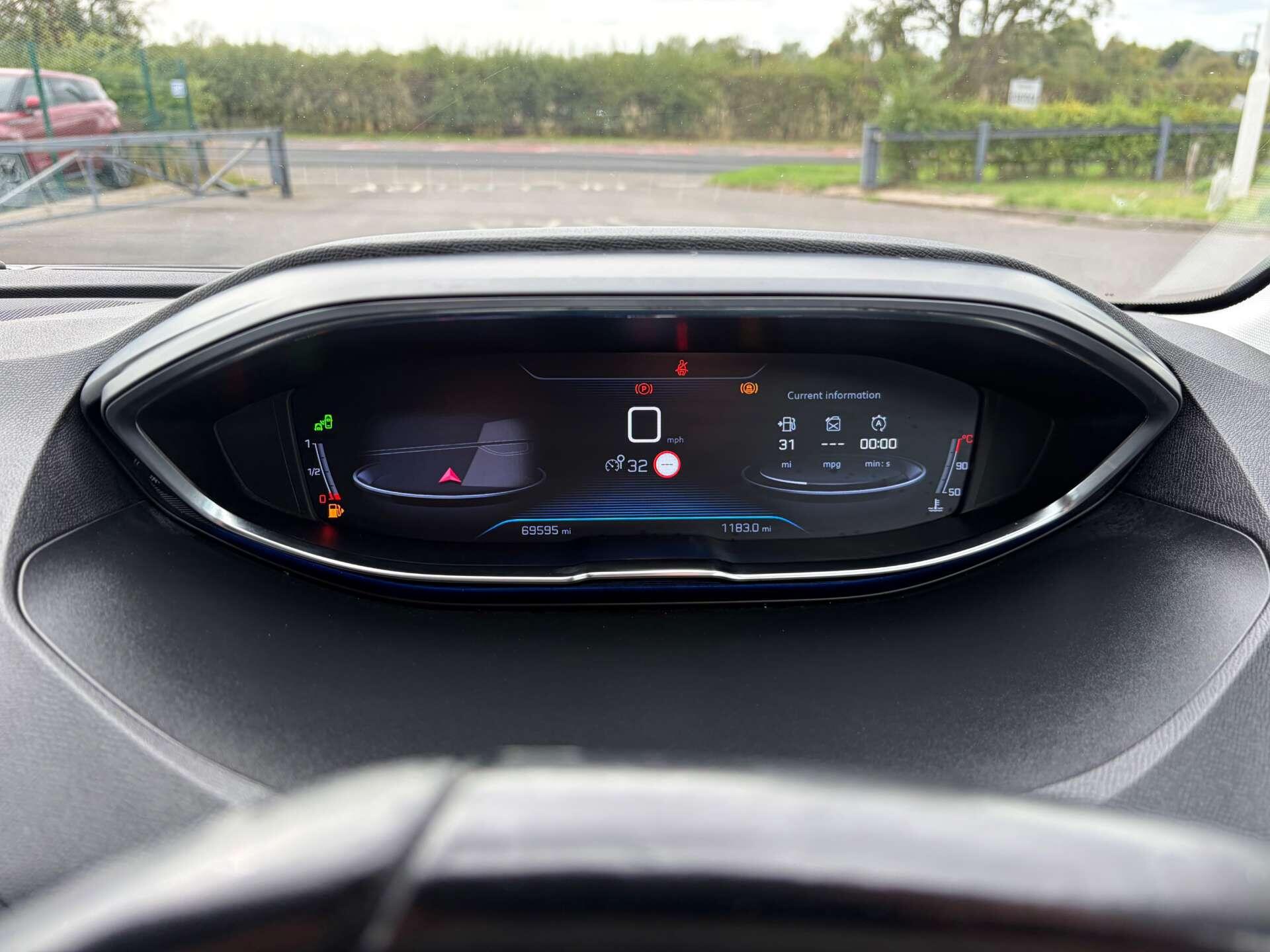 Peugeot 3008 view 34