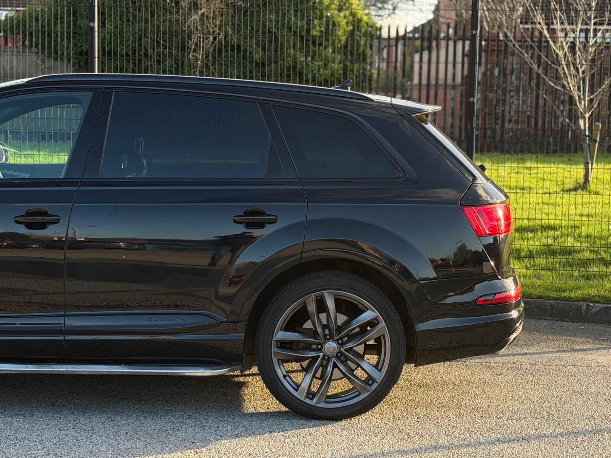 Audi Q7 view 33