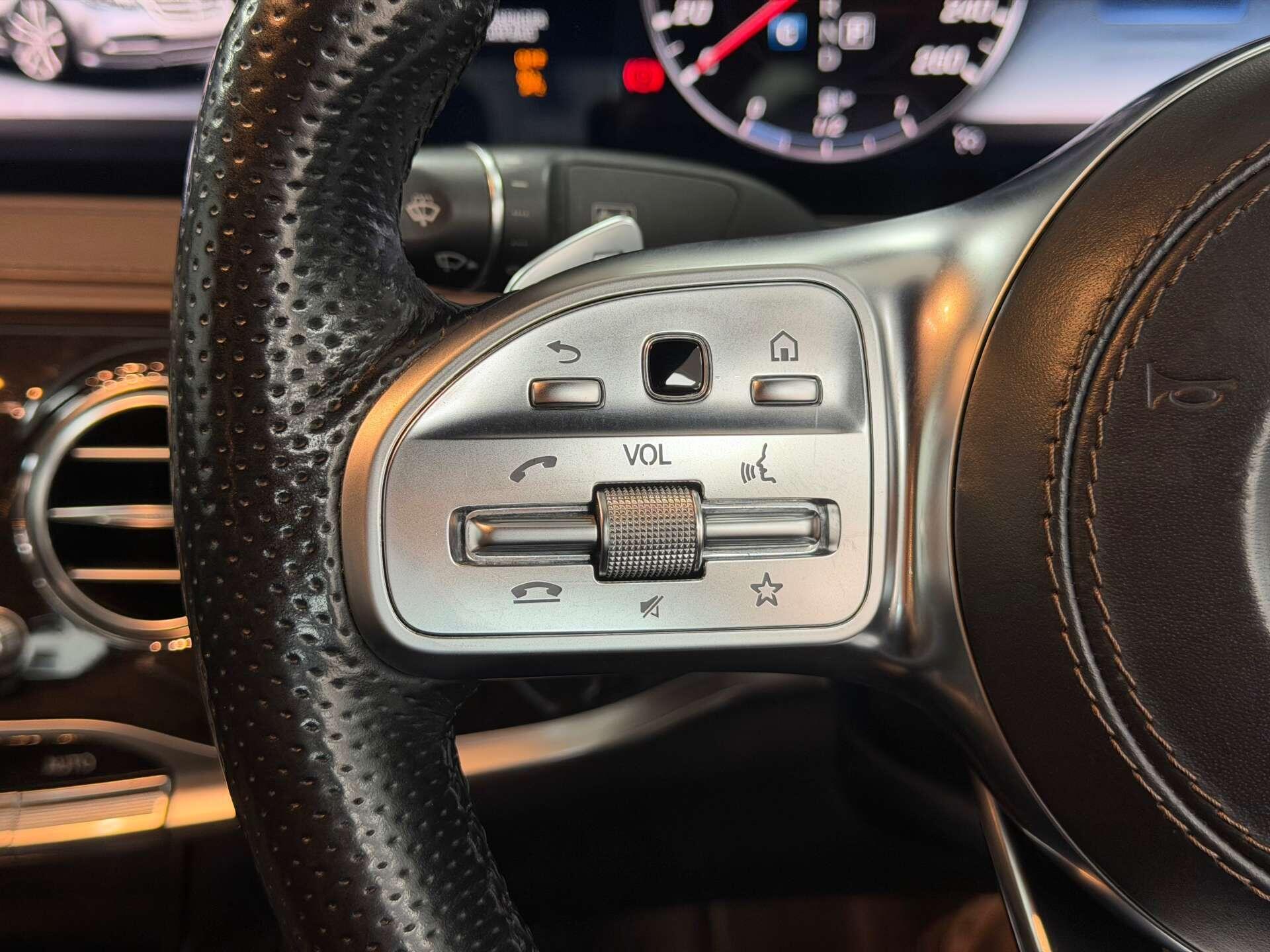 Mercedes-Benz S-Class view 25