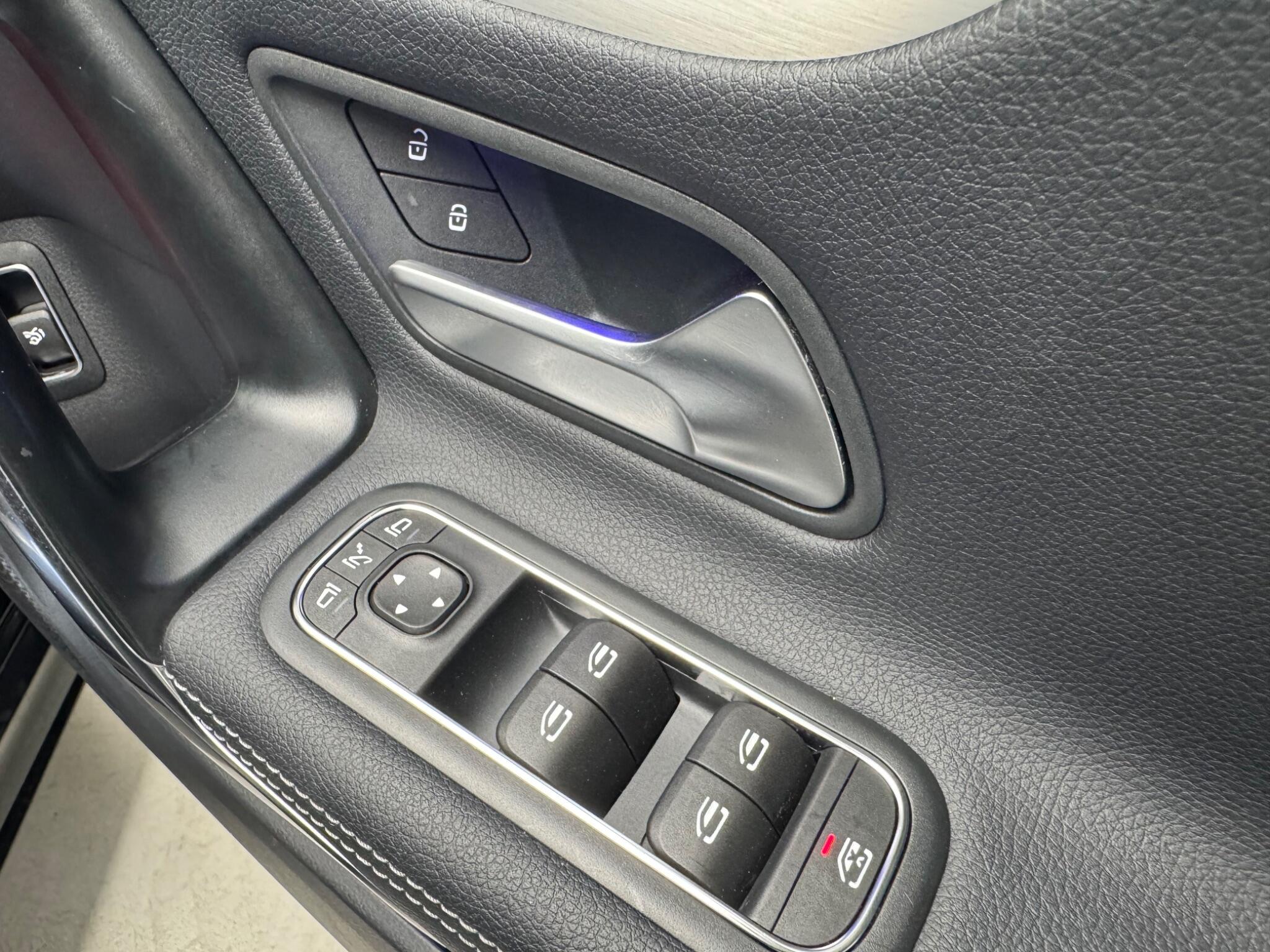 Mercedes-Benz Cla view 14