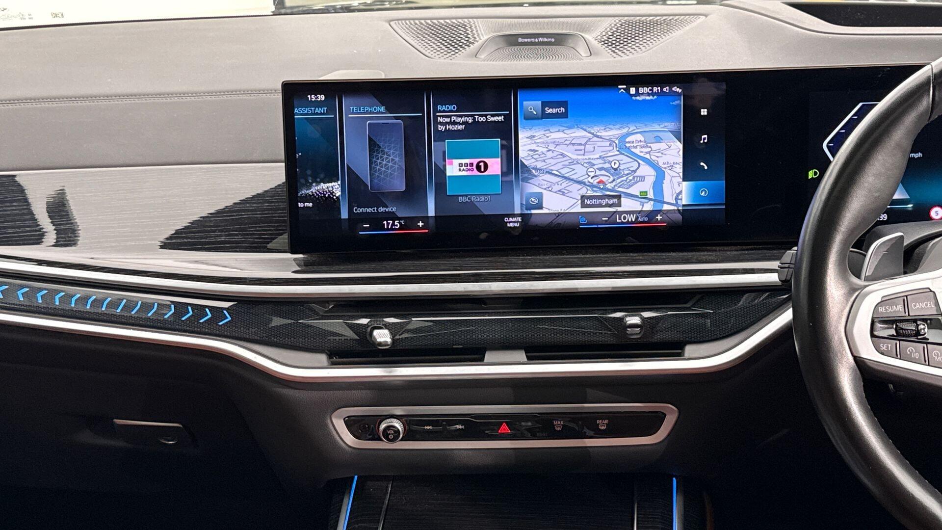 BMW X7 view 8