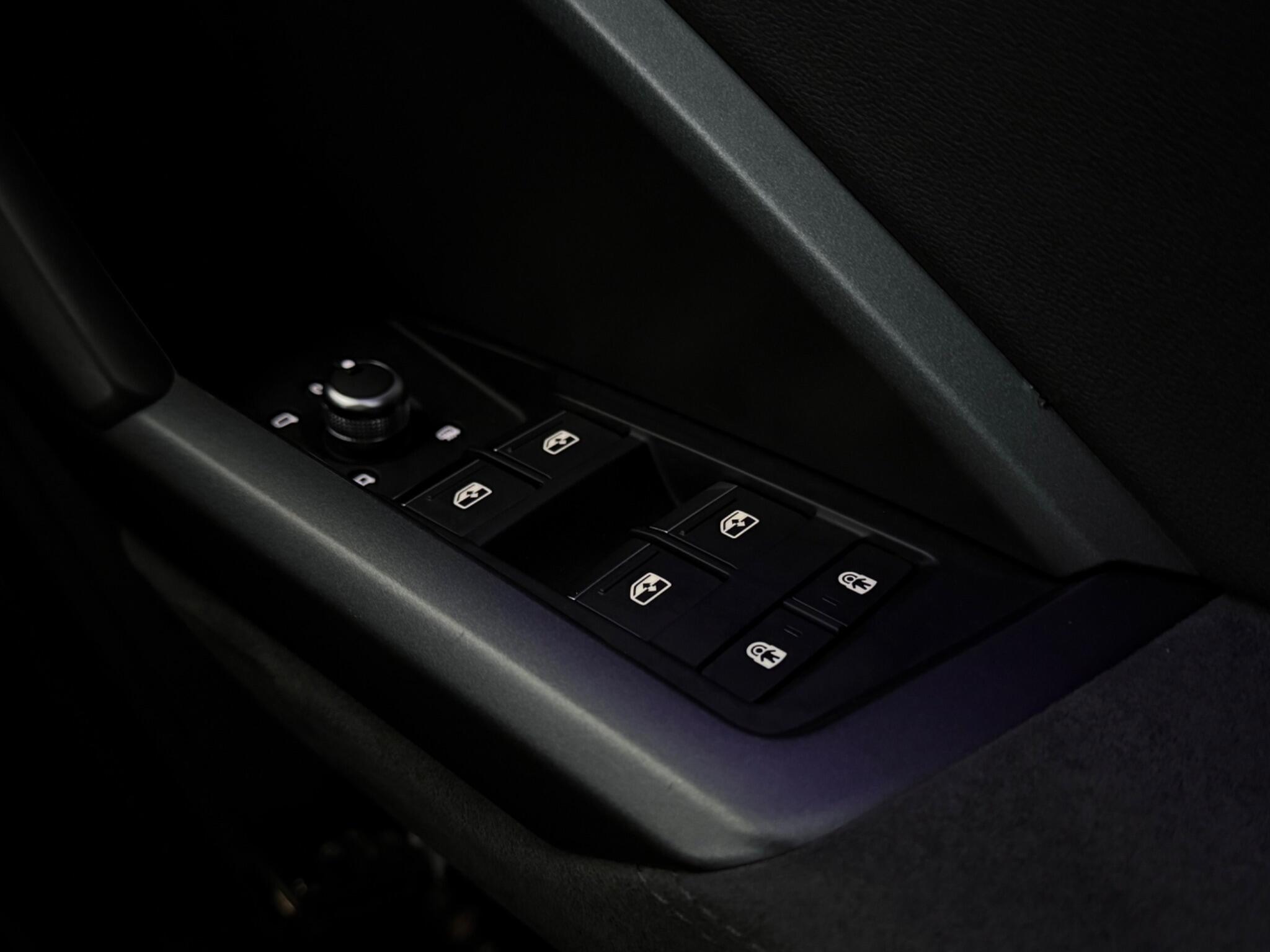 Audi Q3 view 18