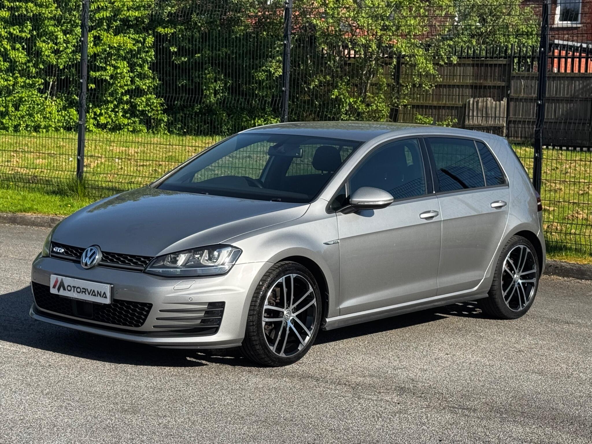 Volkswagen Golf view 3