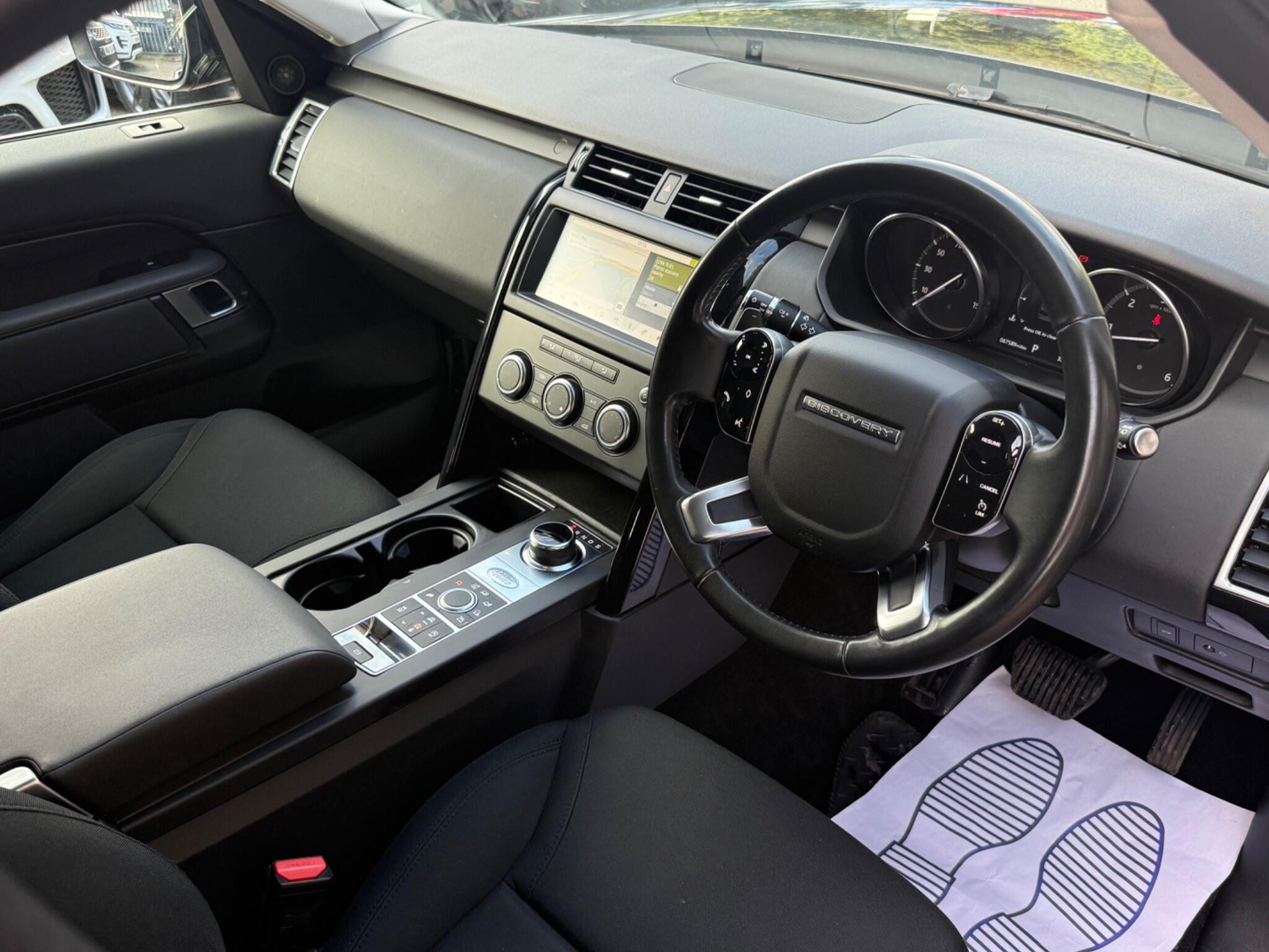 Land Rover Discovery view 12