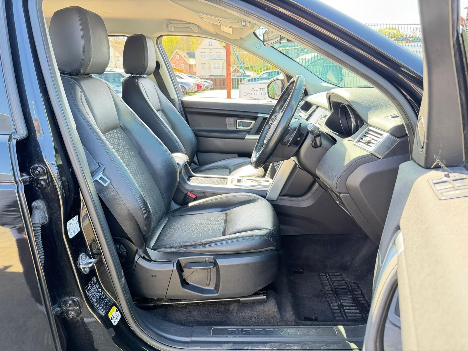 Land Rover Discovery Sport view 12