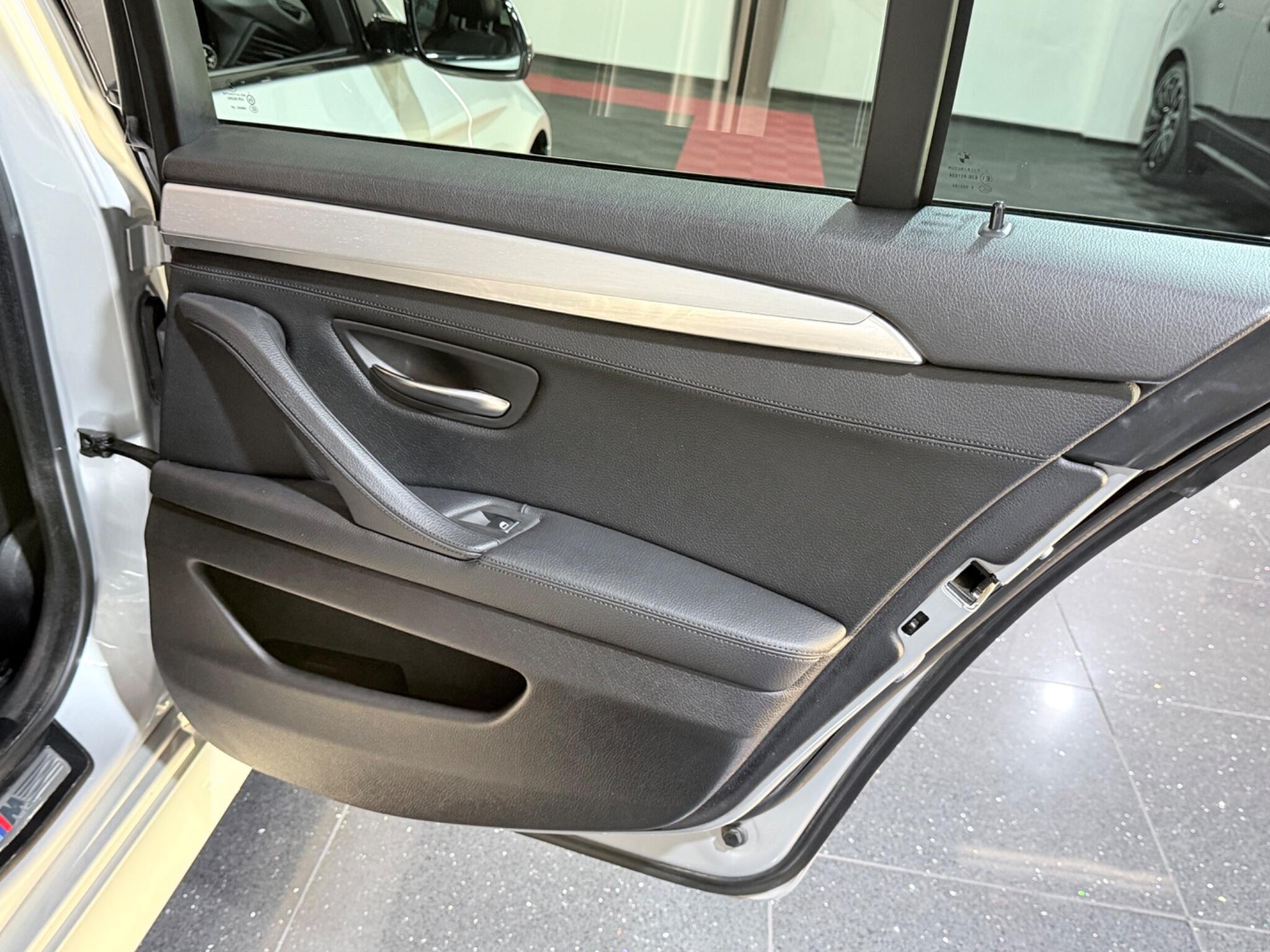 BMW 5 Series view 59