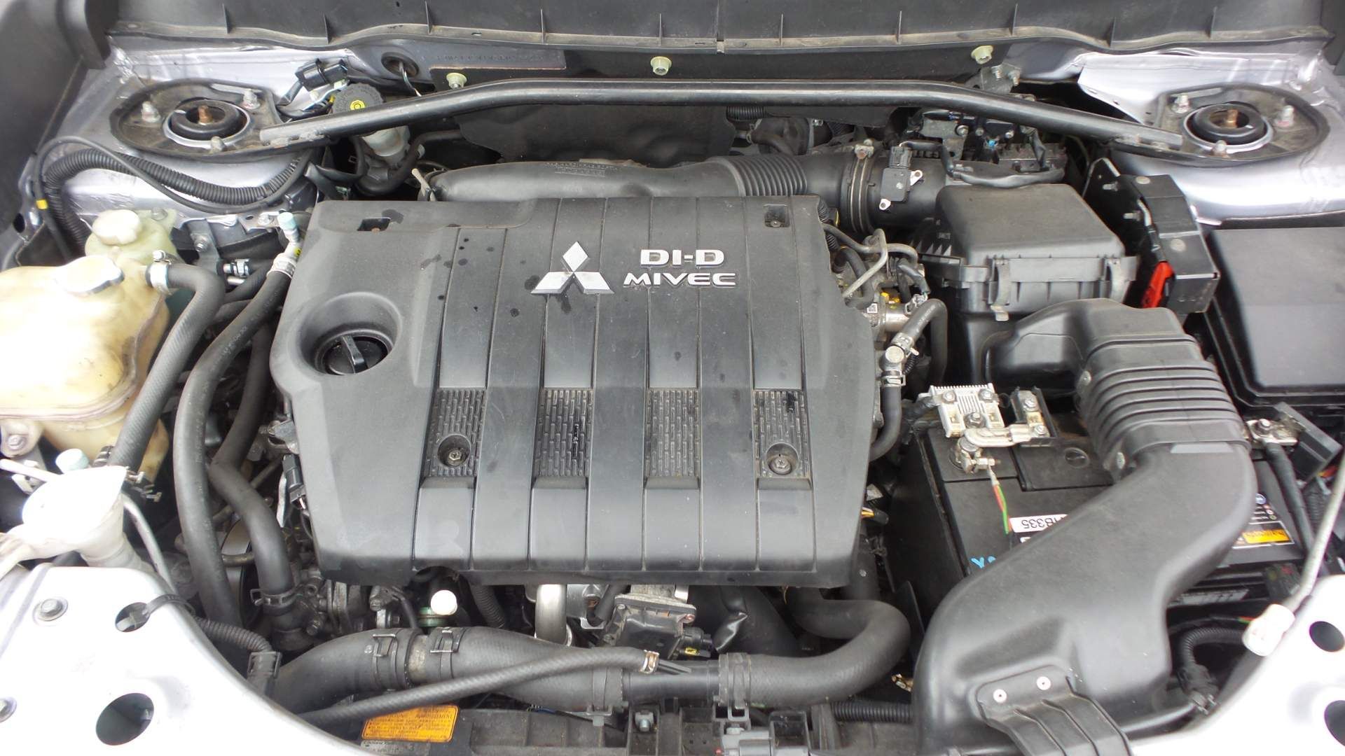 Mitsubishi Outlander view 23