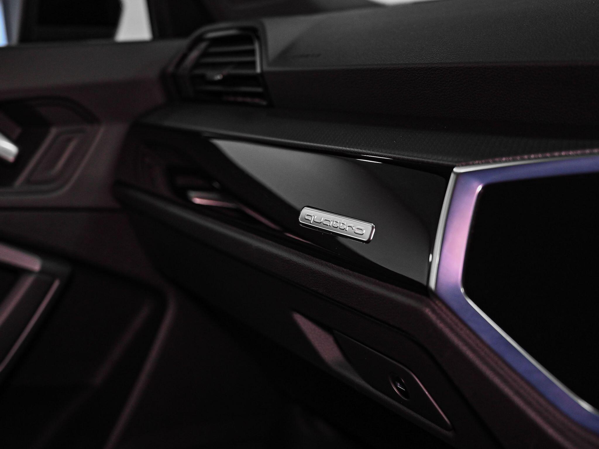 Audi Q3 view 19