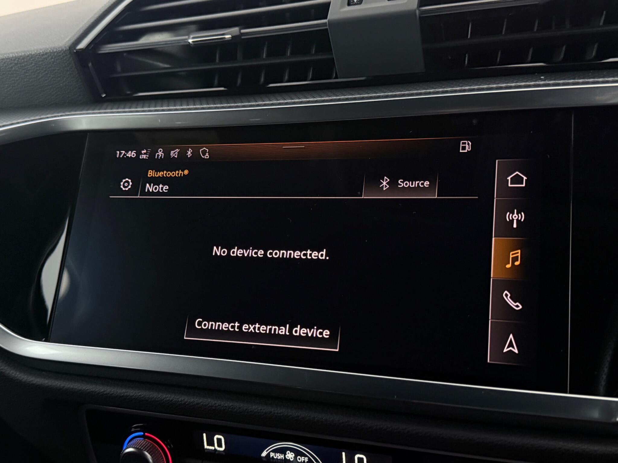 Audi Q3 view 26
