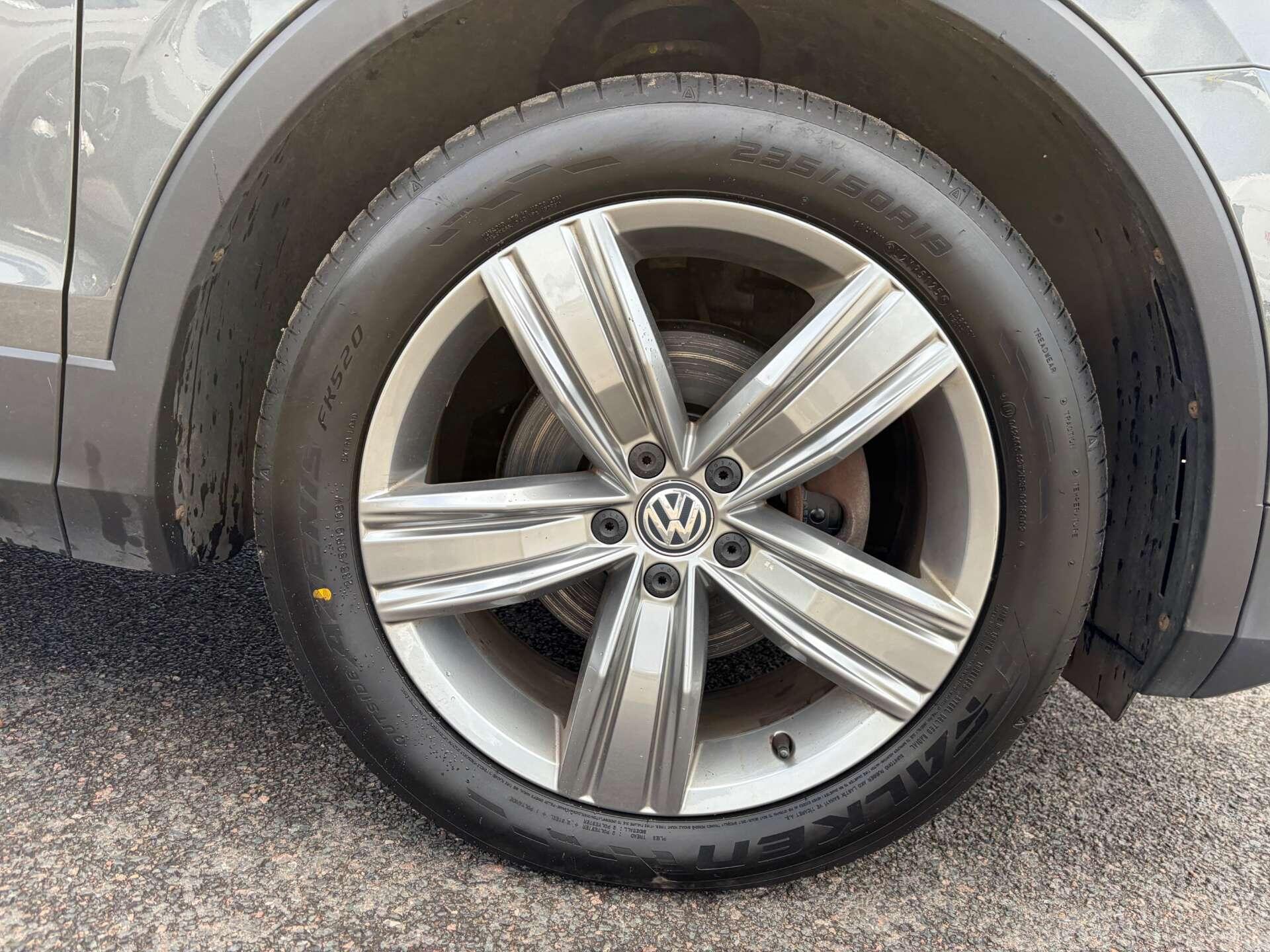 Volkswagen Tiguan view 10