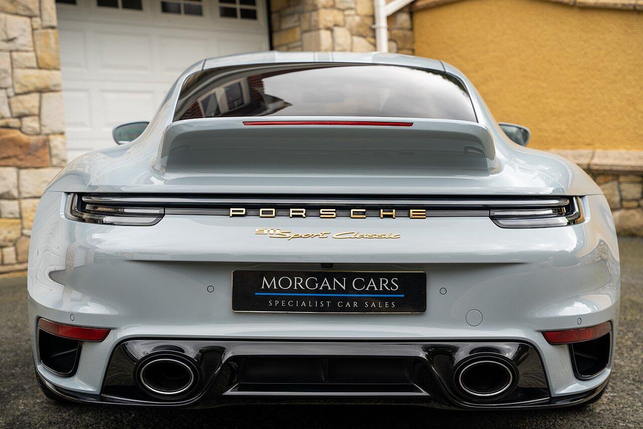 Porsche 911 view 16