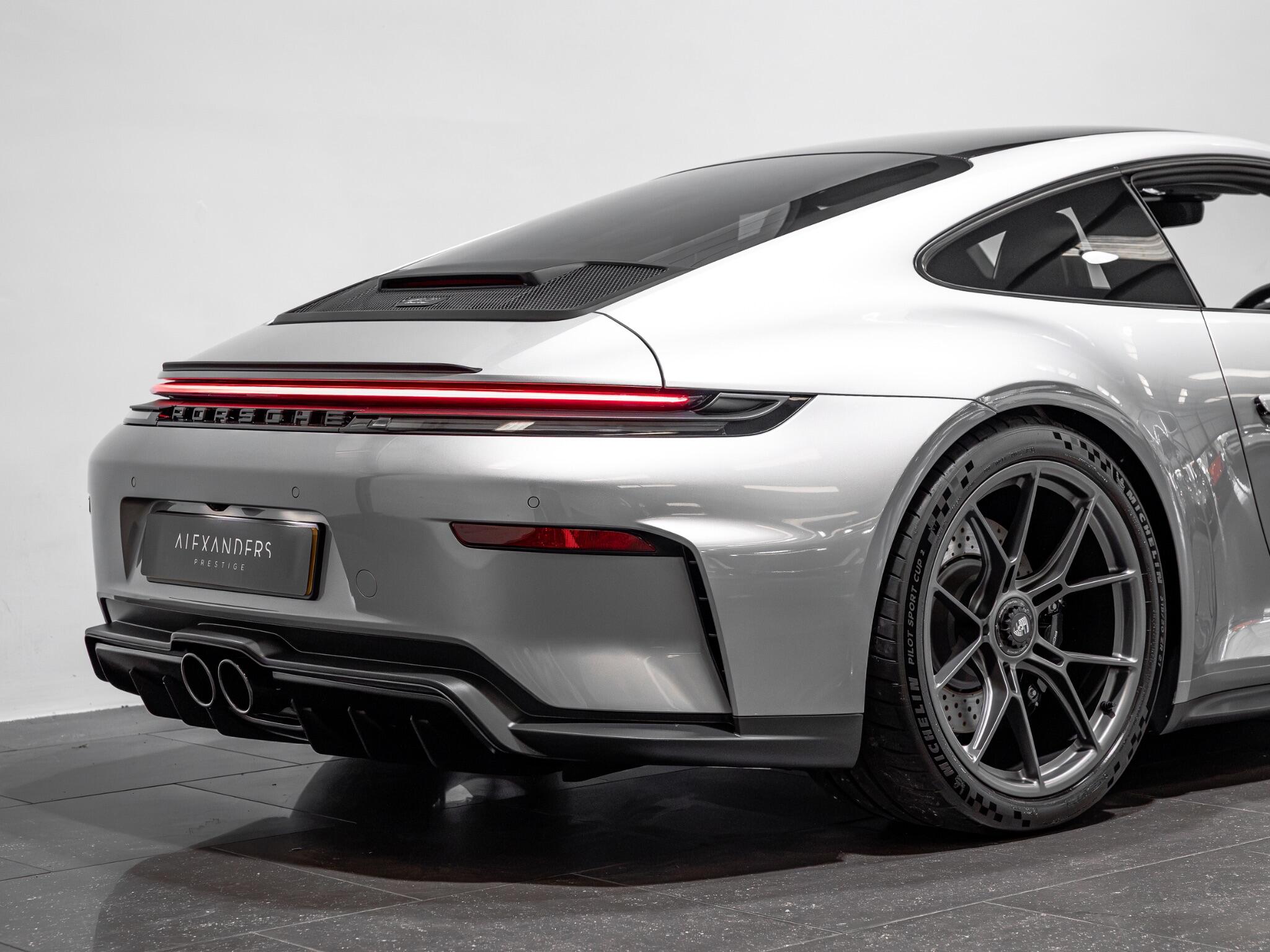 Porsche 911 view 12