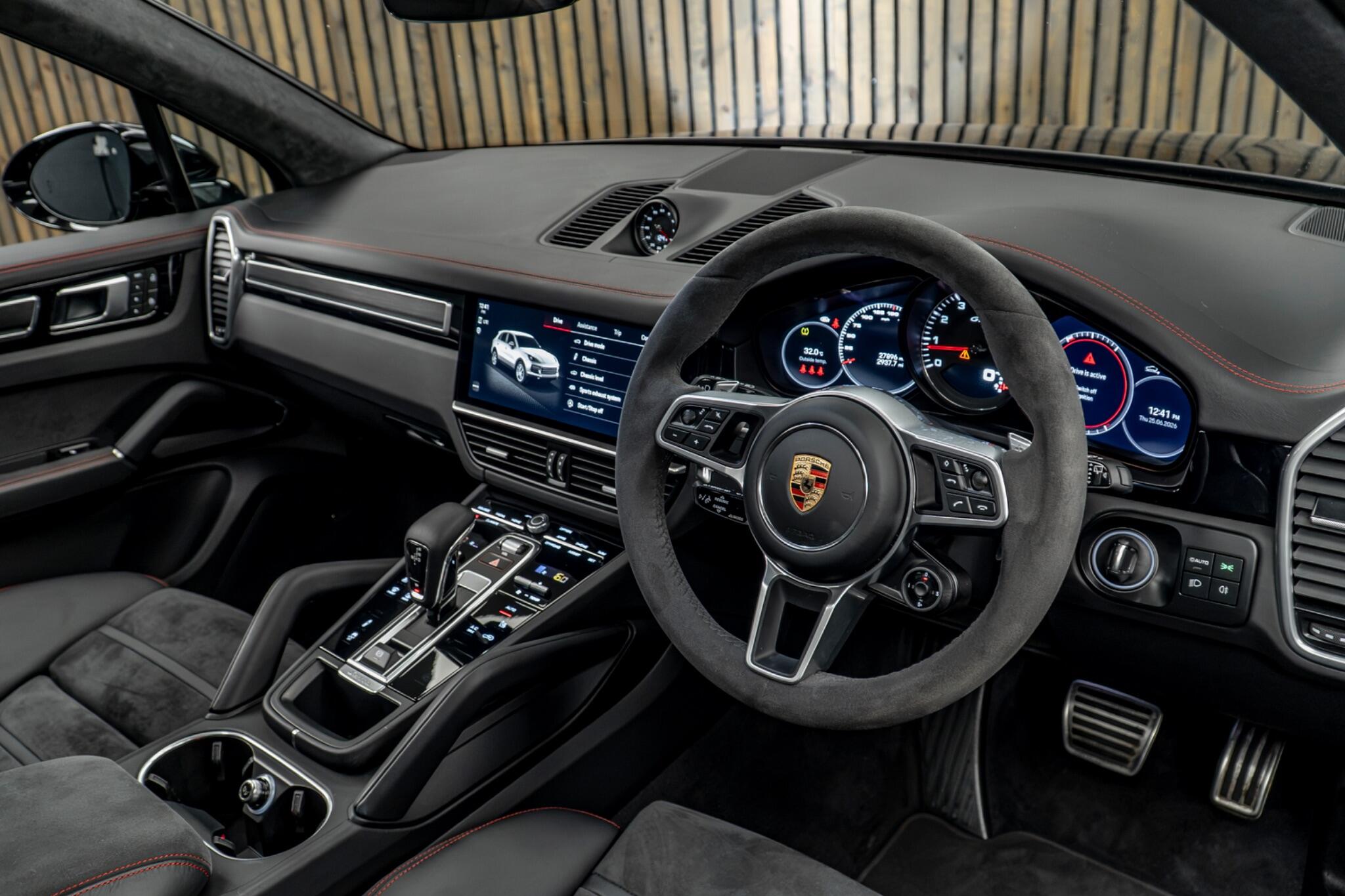 Porsche Cayenne view 23