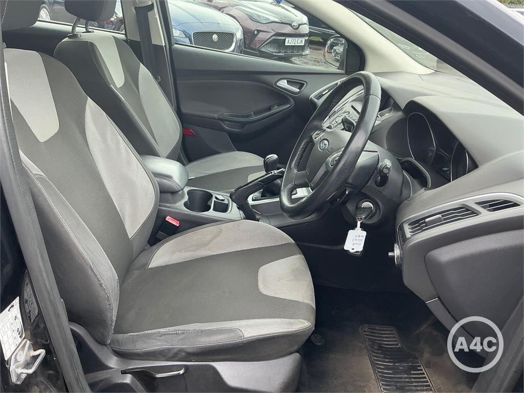 Ford Focus view 3