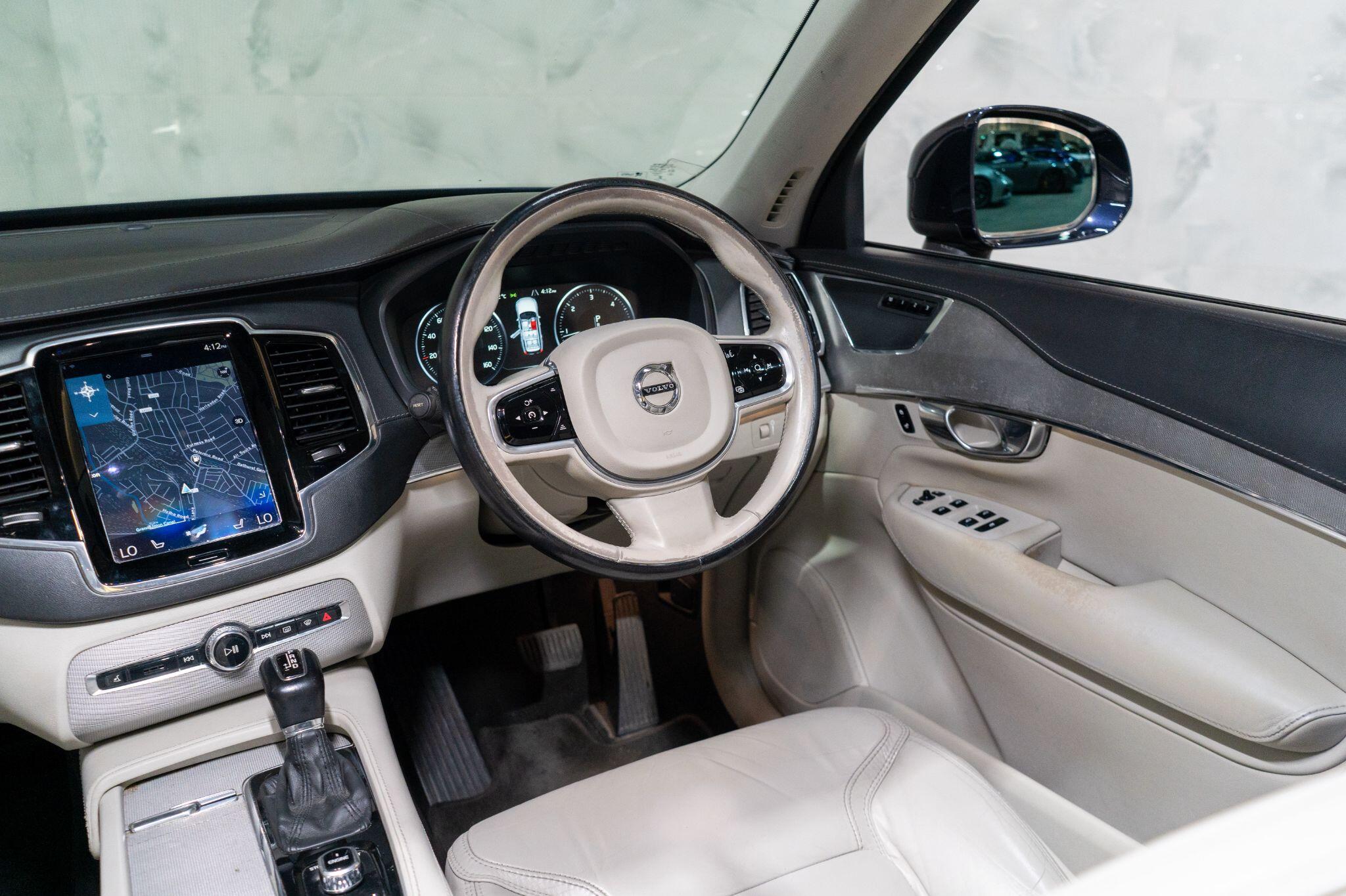 Volvo XC90 view 18