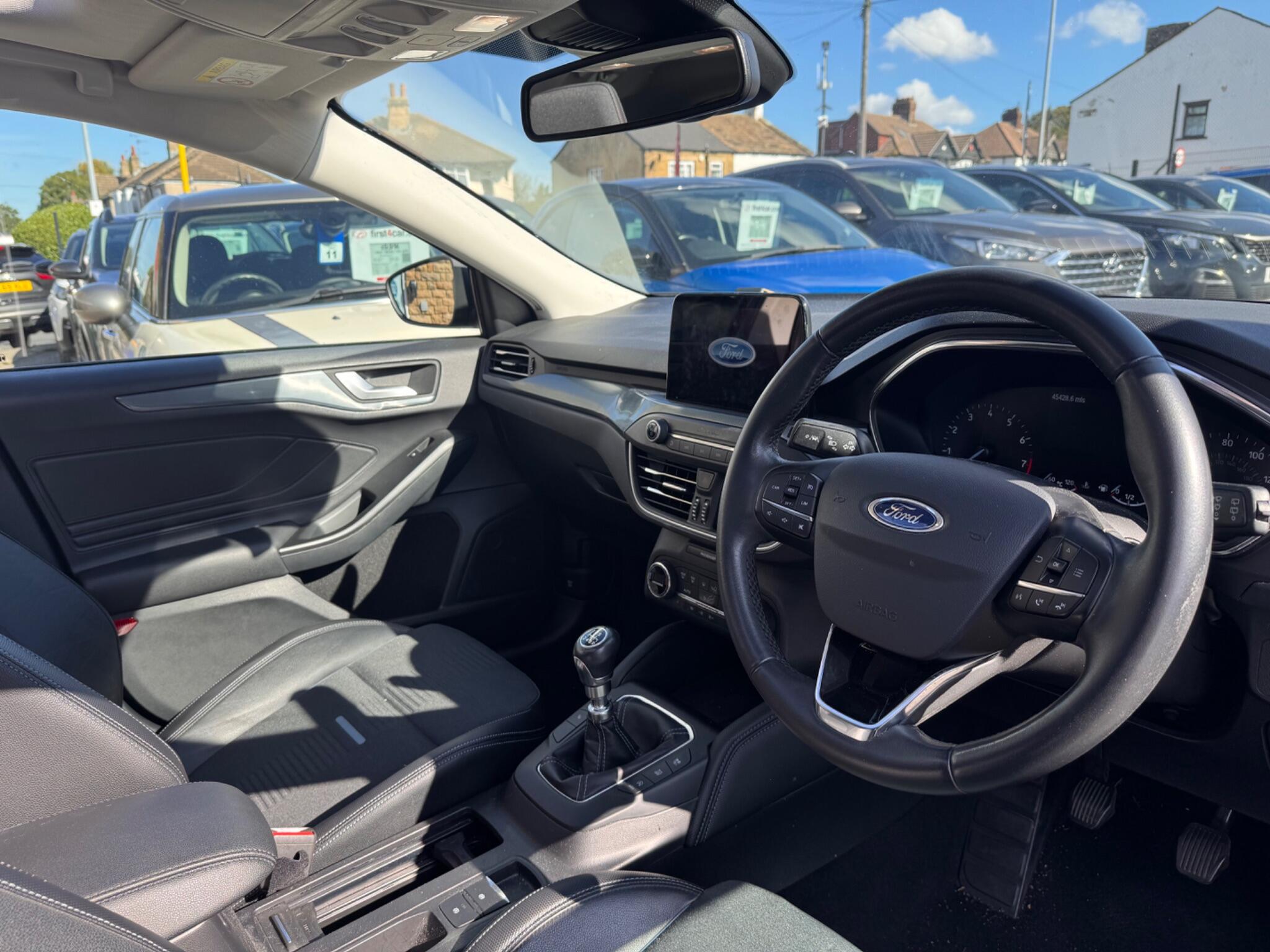Ford Focus view 11