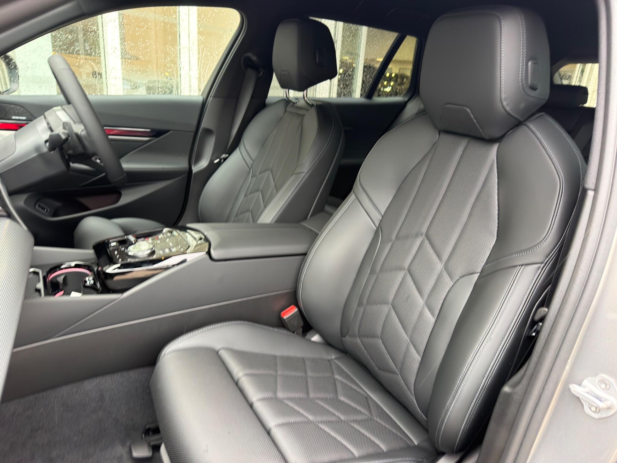 BMW 5 Series view 37