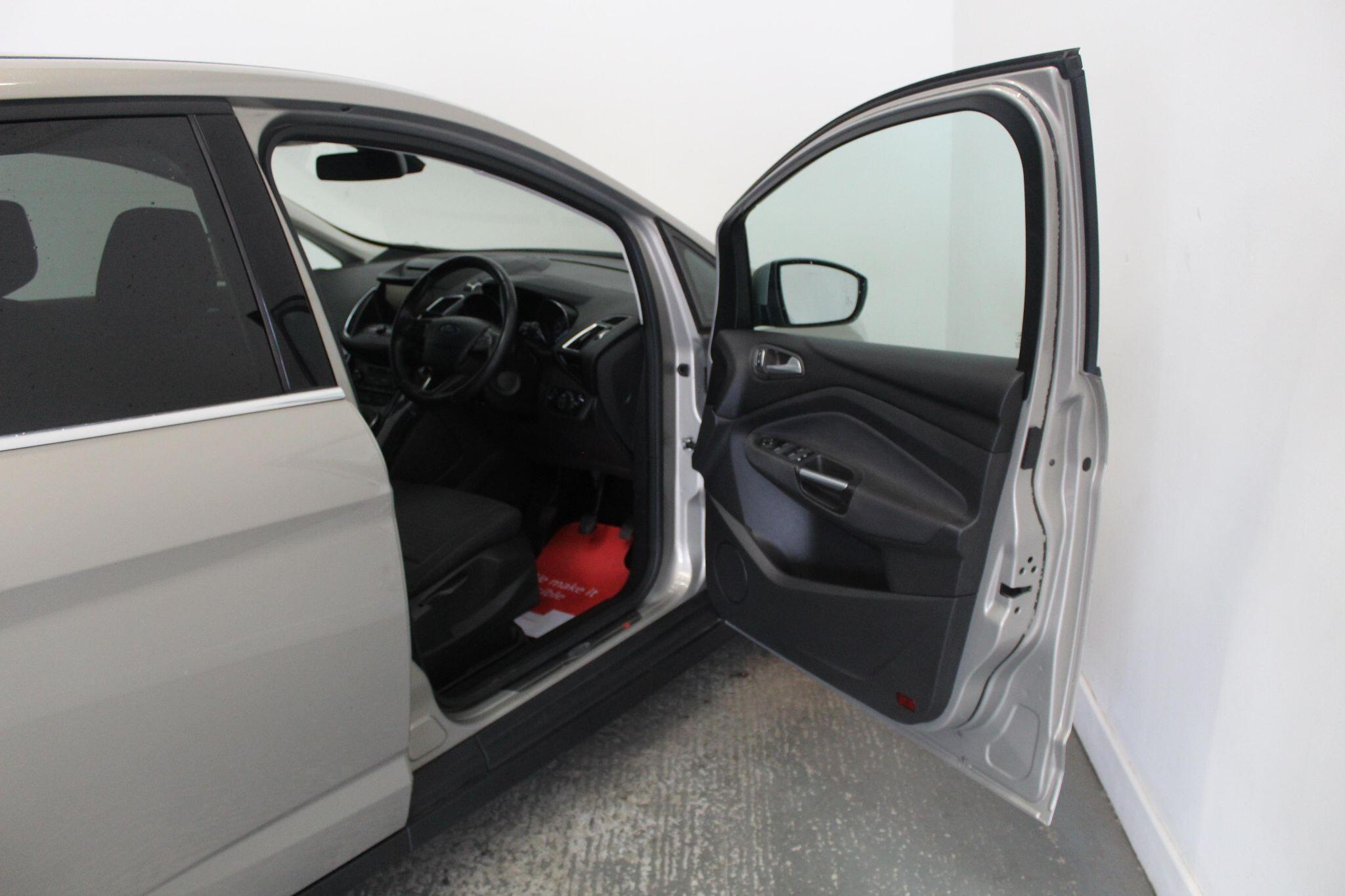 Ford C-Max view 24
