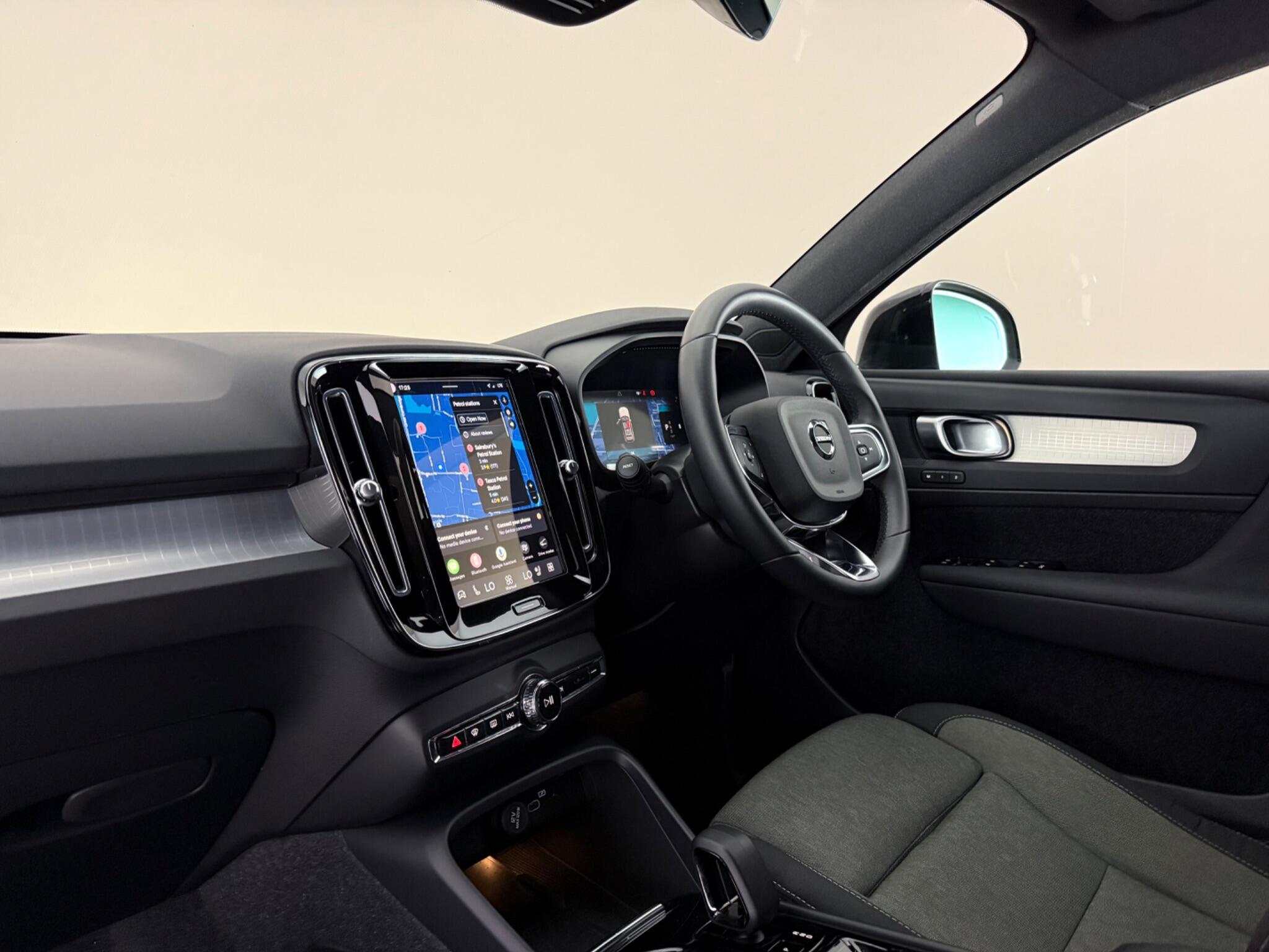 Volvo XC40 view 4