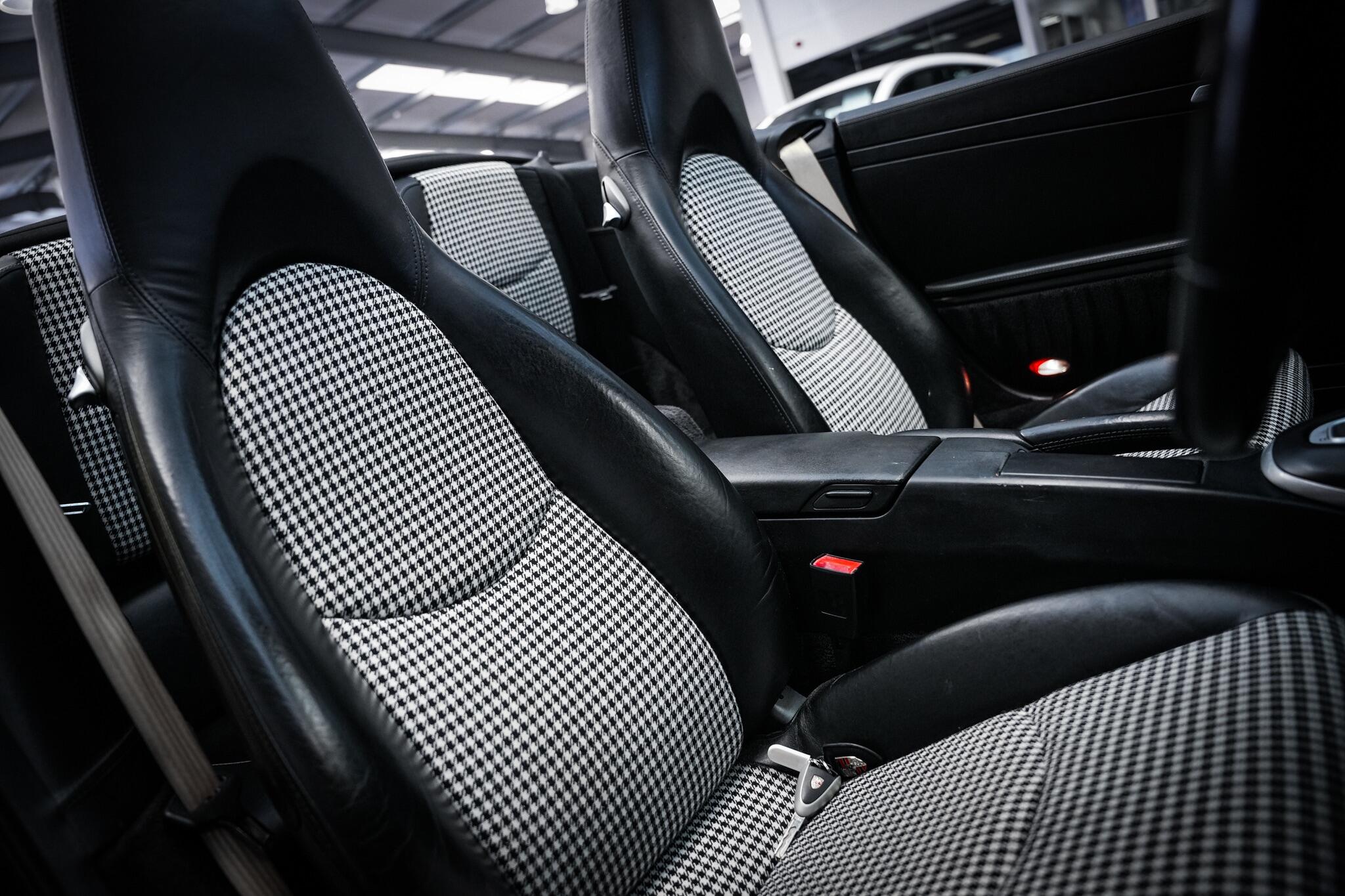 Porsche 911 view 19