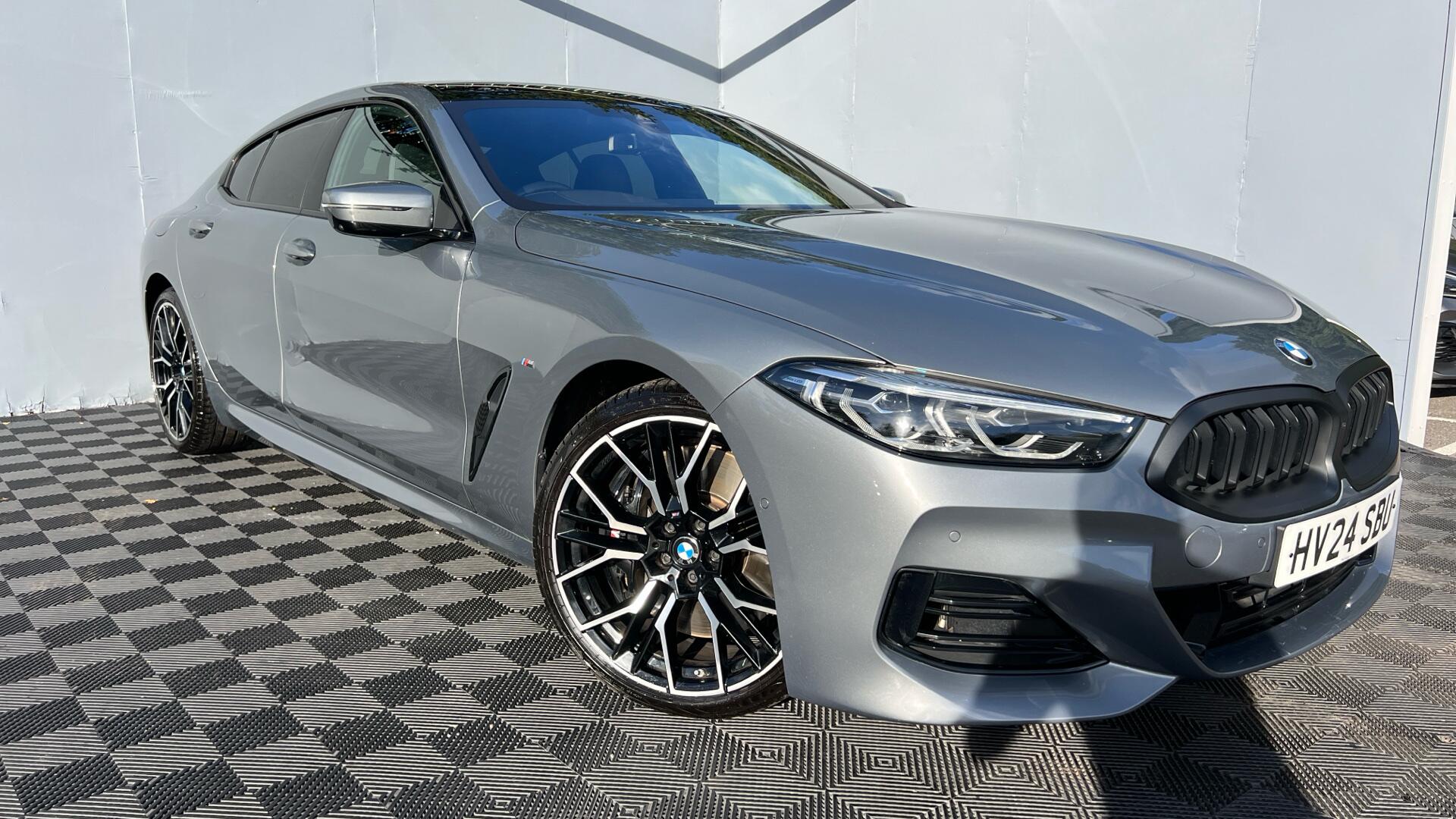 BMW 8 Series view 24