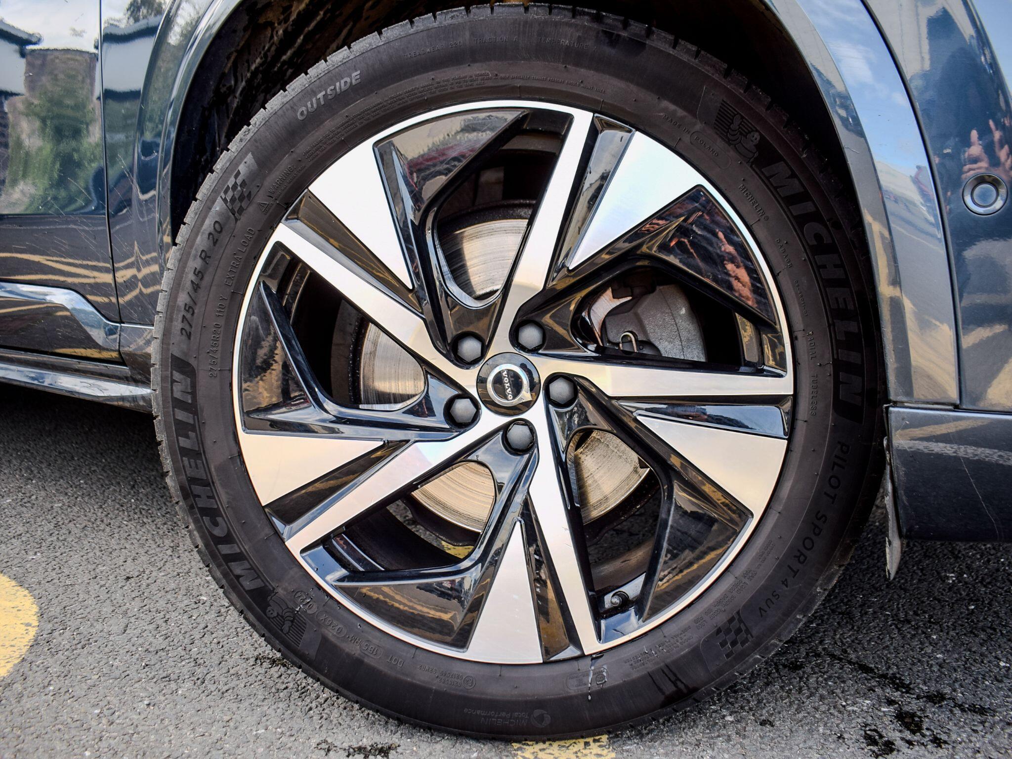 Volvo XC90 view 2