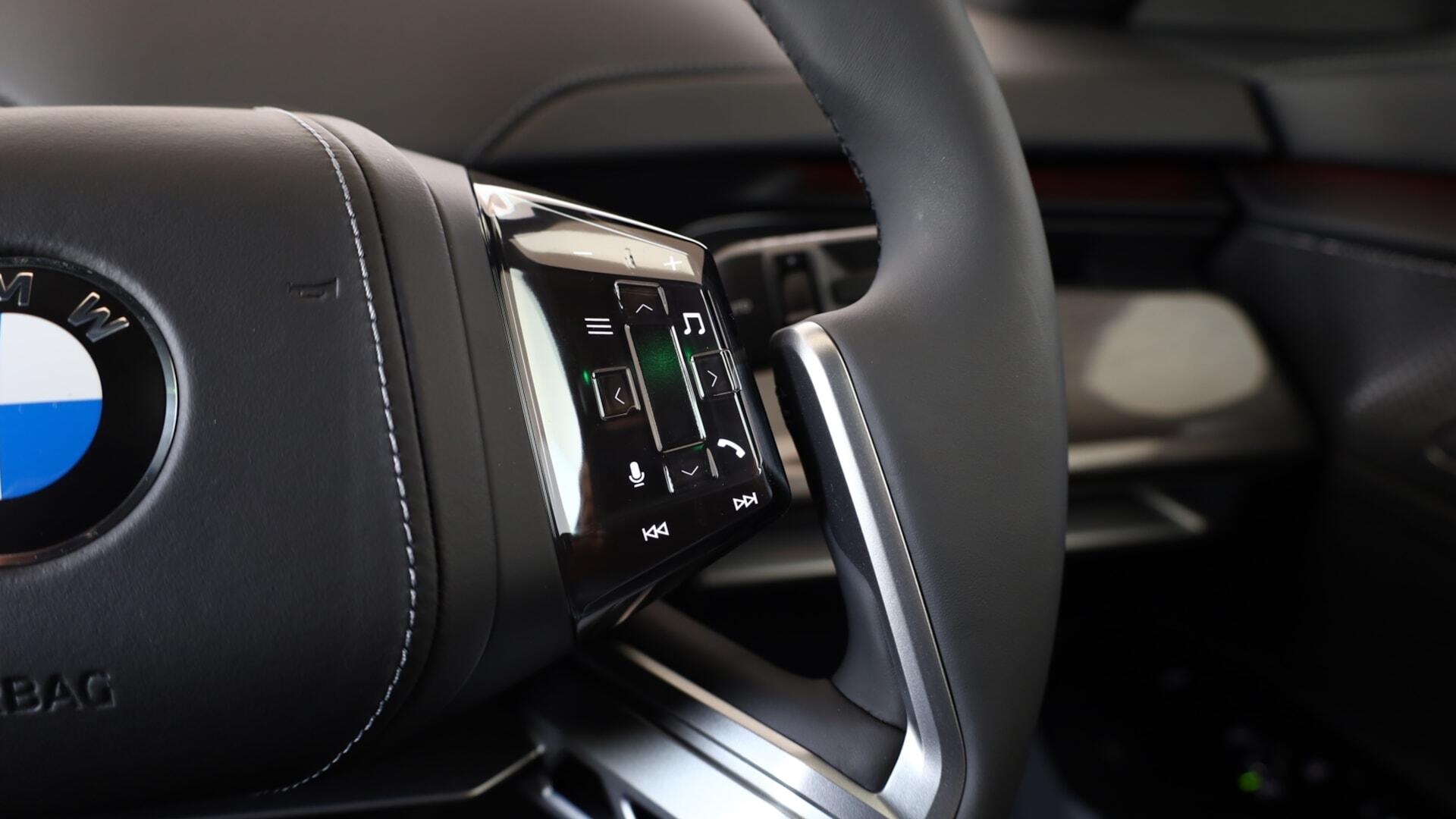 BMW XM view 19