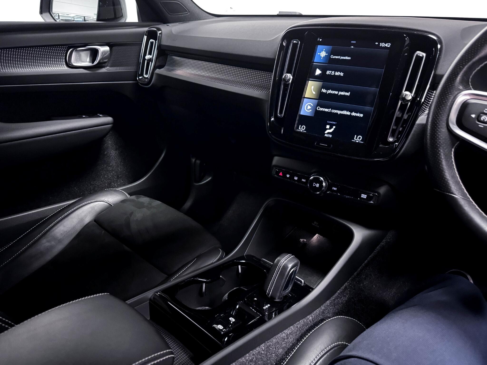 Volvo XC40 view 31