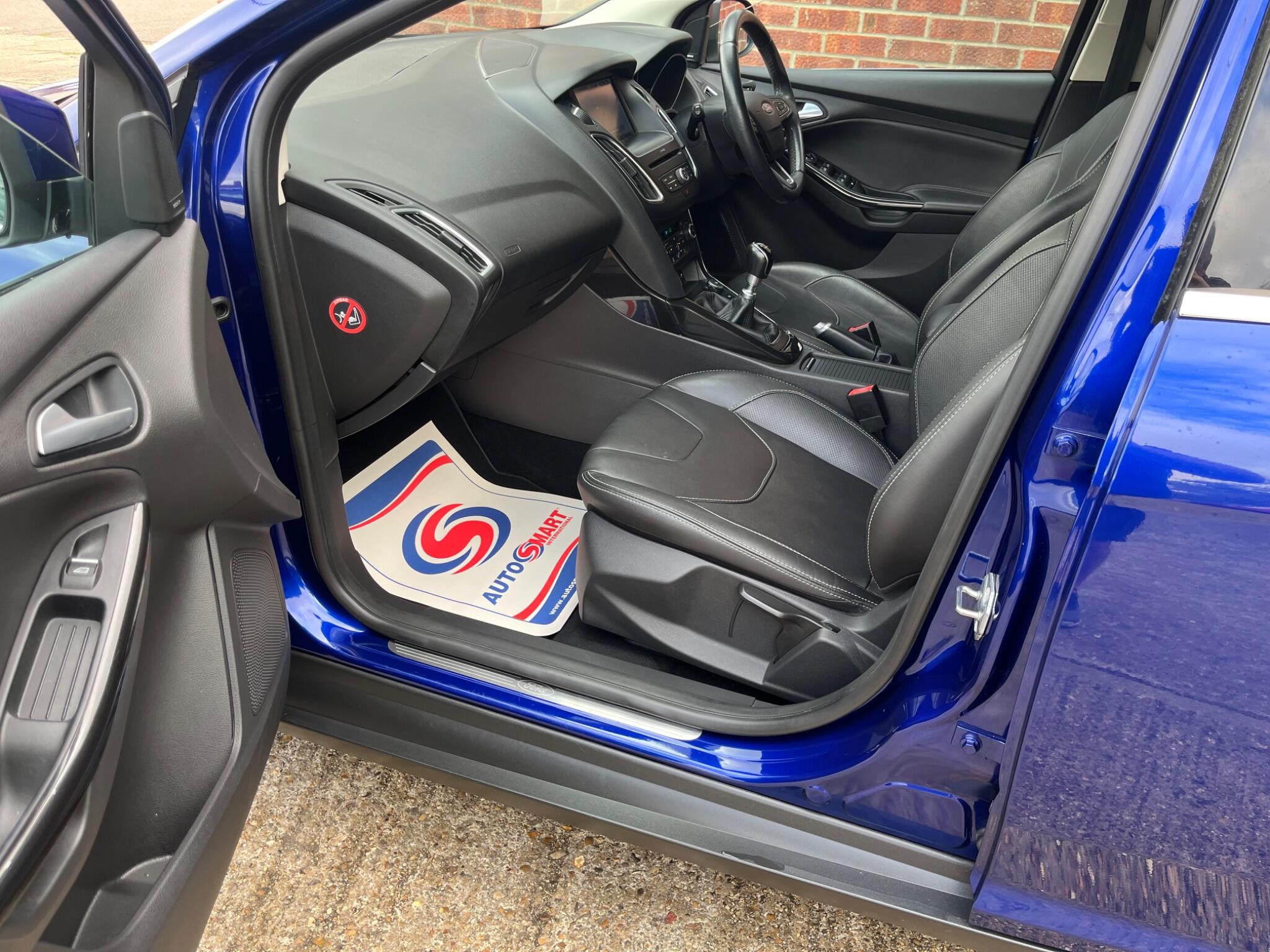 Ford Focus view 62