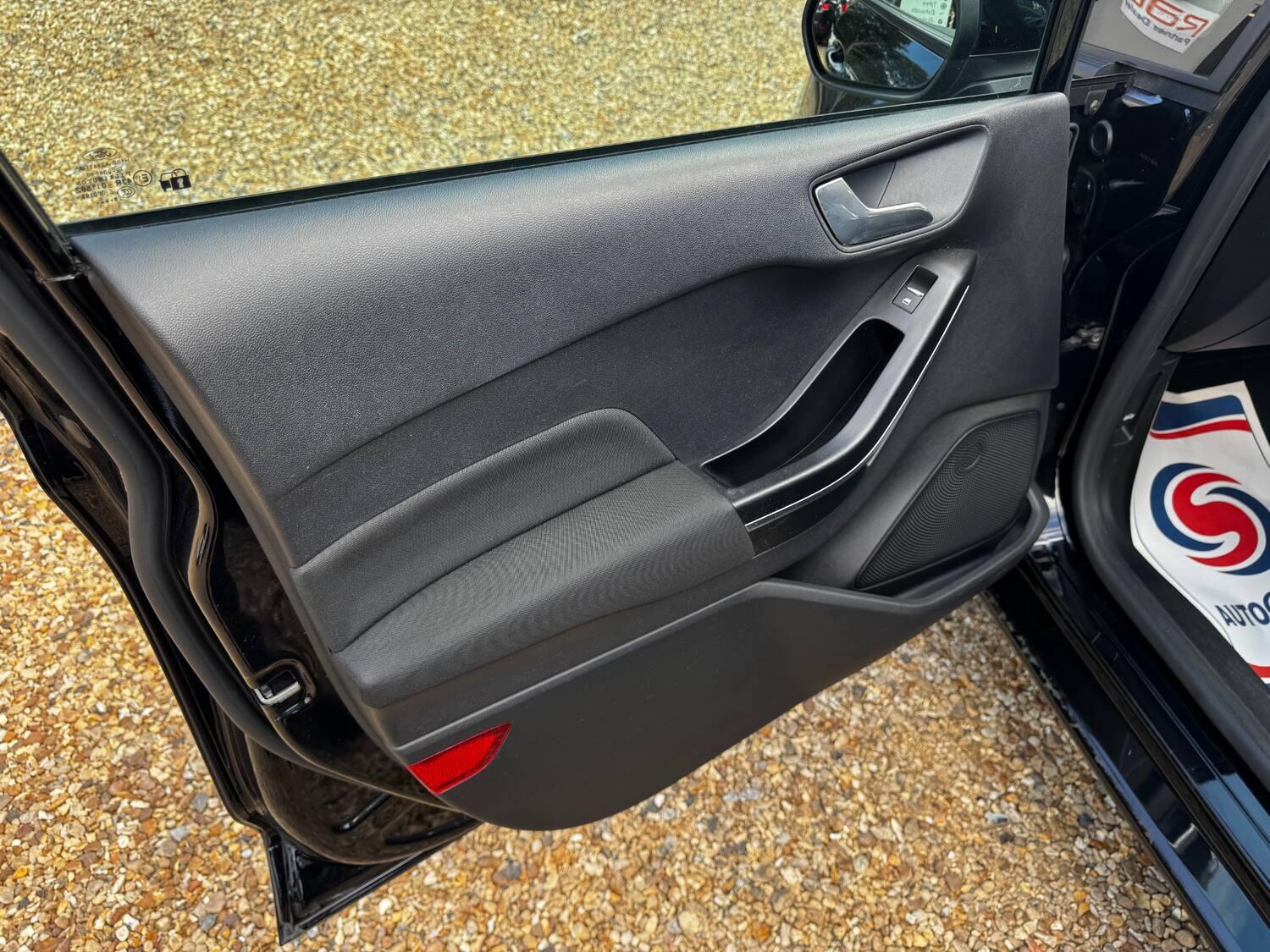 Ford Fiesta view 9