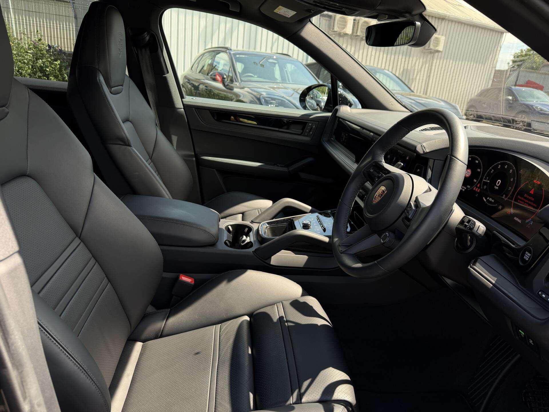 Porsche Cayenne view 12