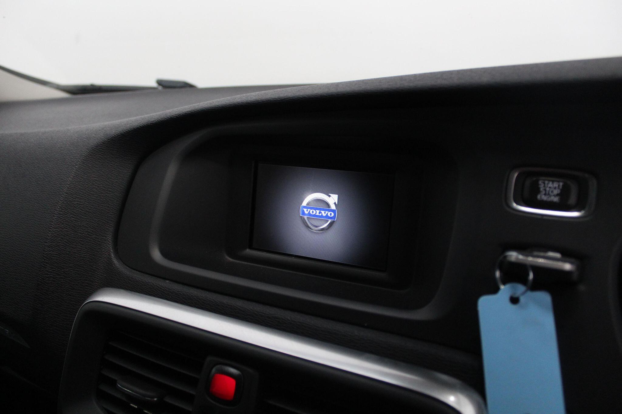Volvo V40 Cross Country view 33