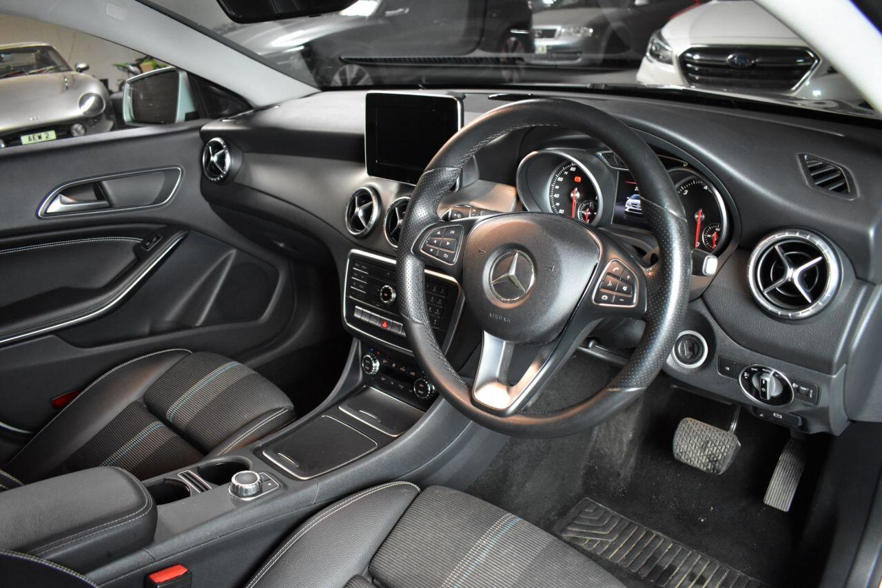 Mercedes-Benz Cla view 16