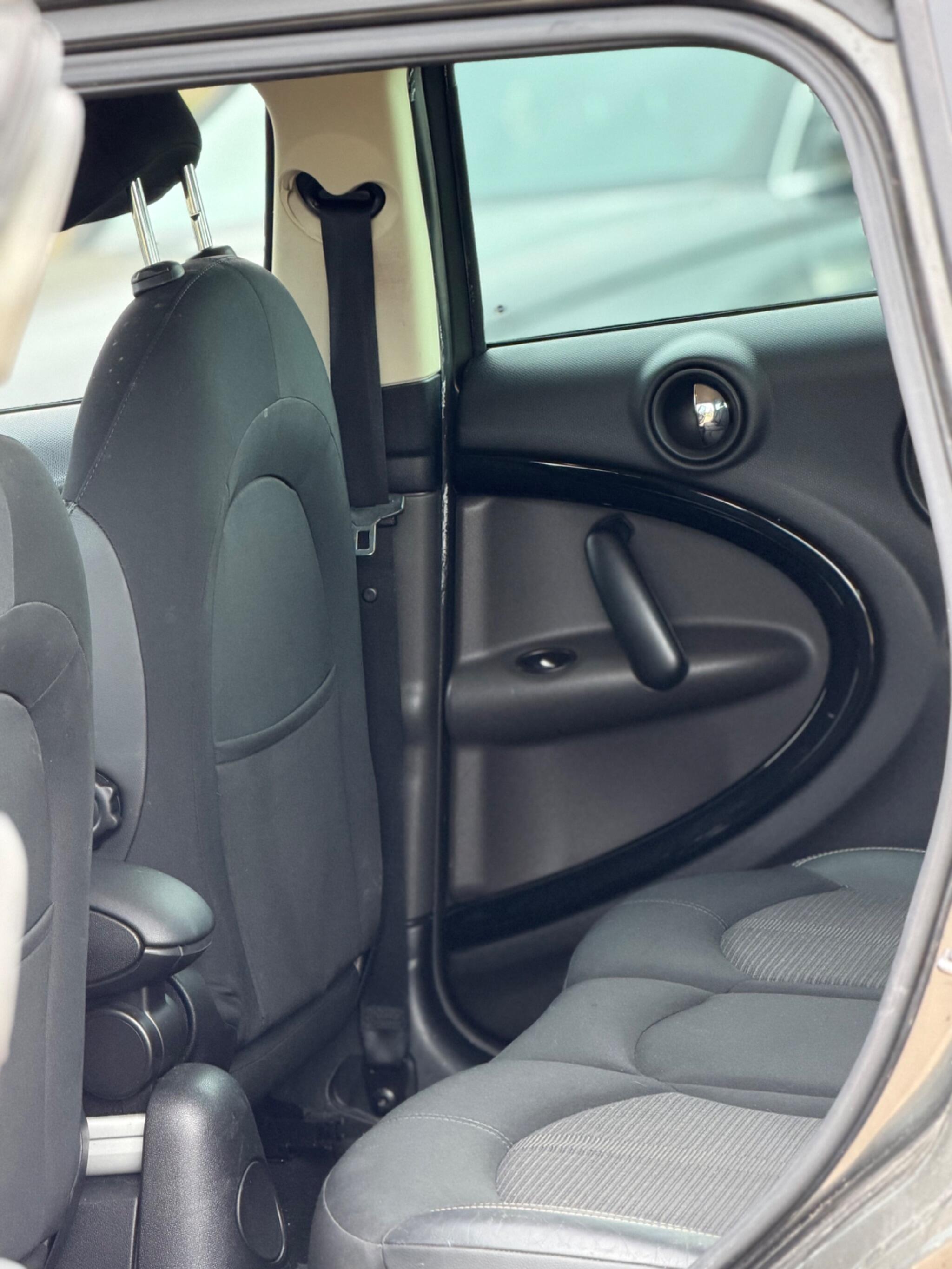 2012 MINI Countryman 1.6 Cooper D ALL4 Euro 5 (s/s) 5dr image 25