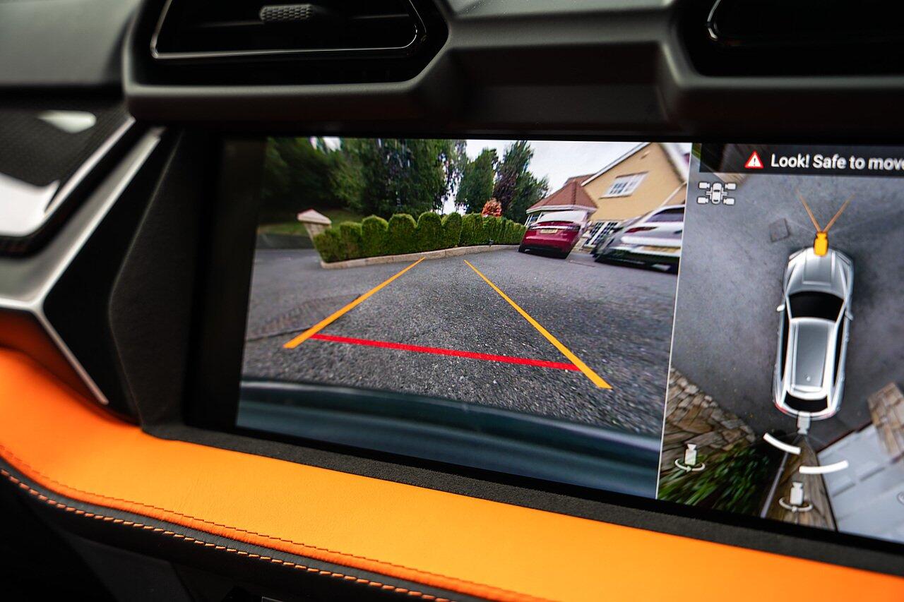 Lamborghini Urus view 86