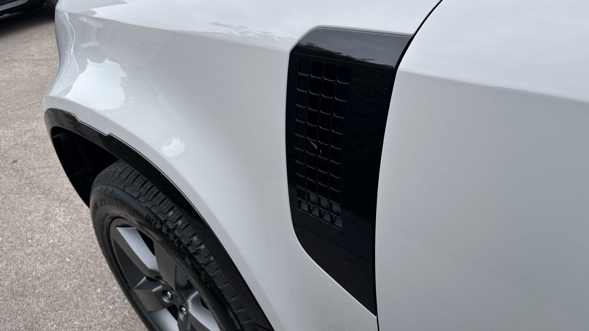Land Rover Defender view 45