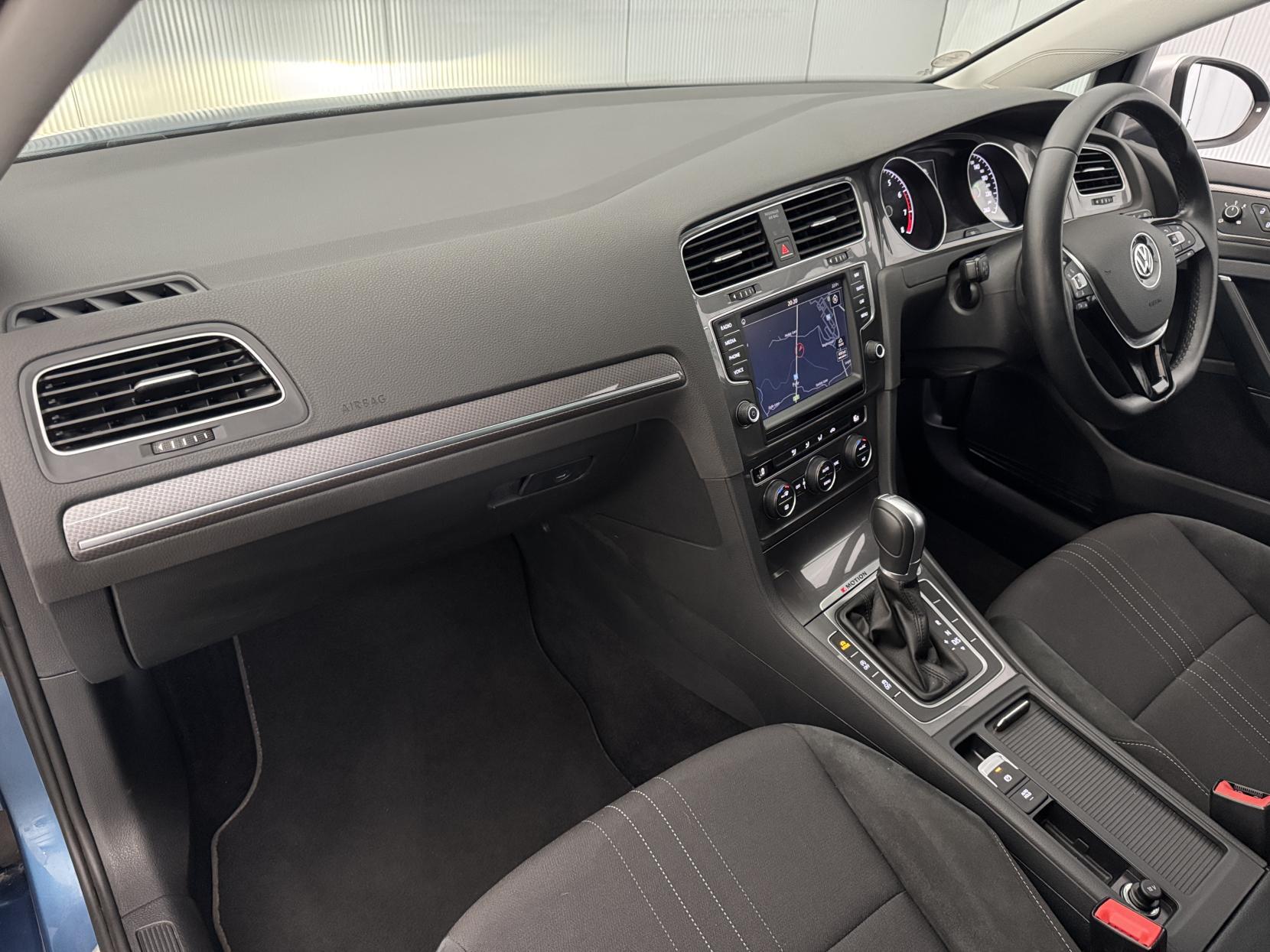 Volkswagen Golf view 43