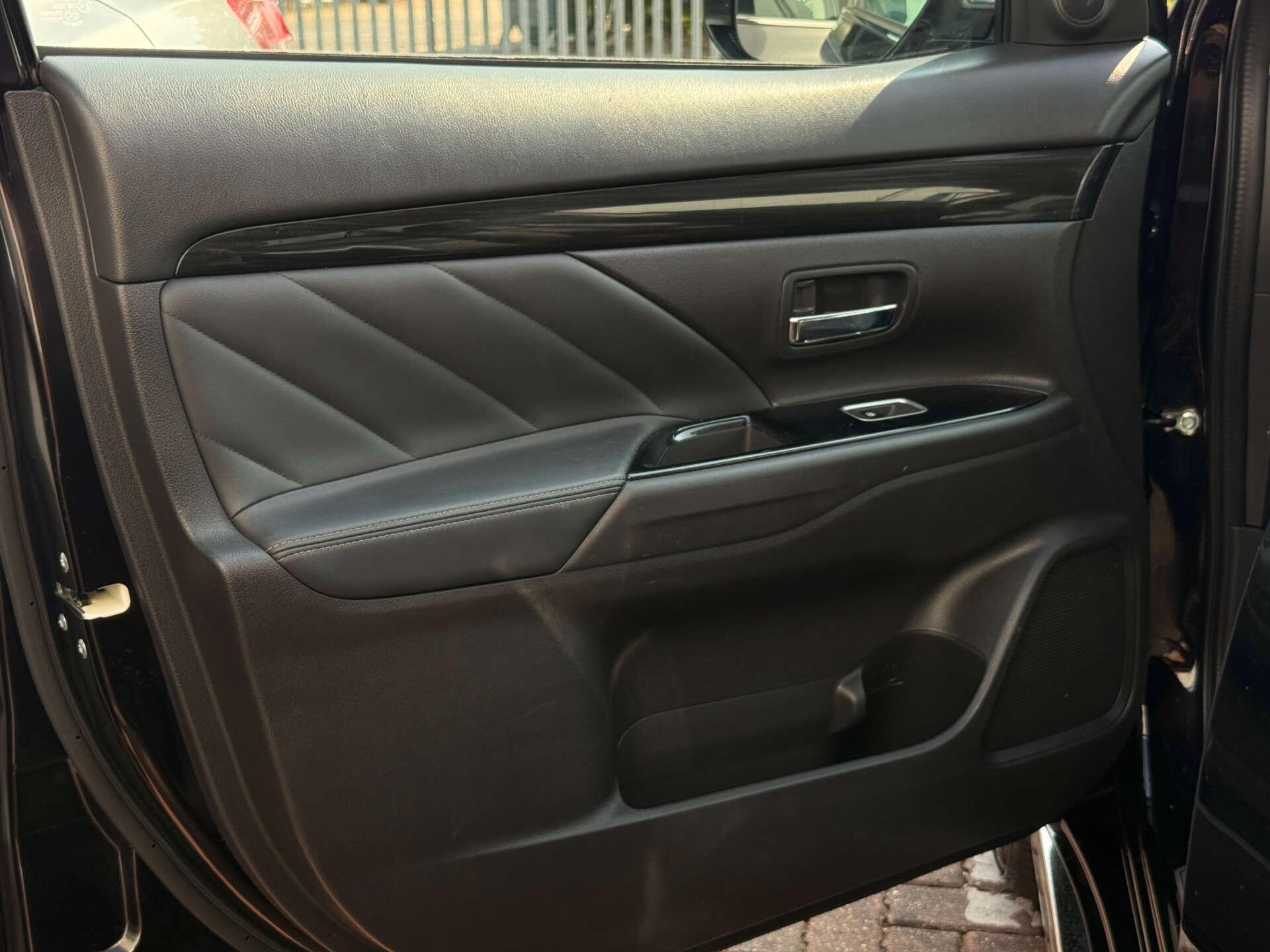Mitsubishi Outlander view 39
