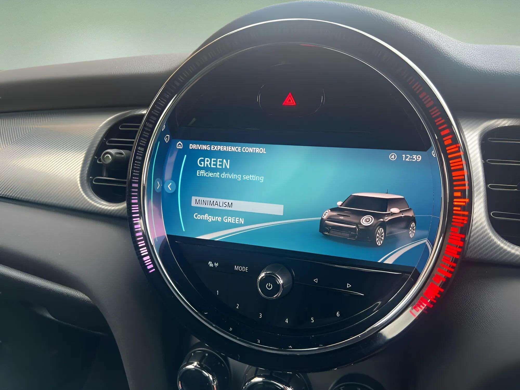 Mini Hatch view 21