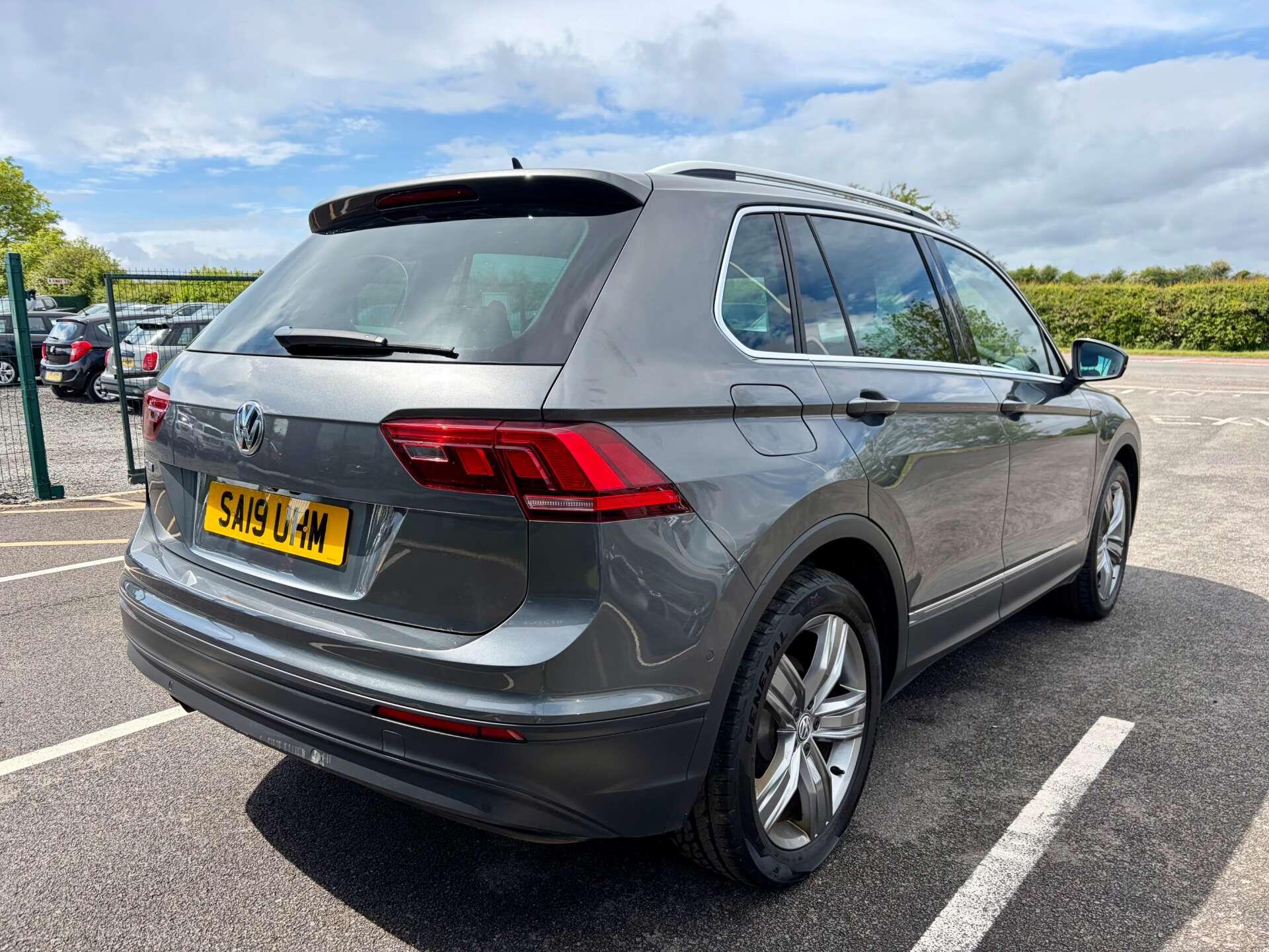 Volkswagen Tiguan view 8
