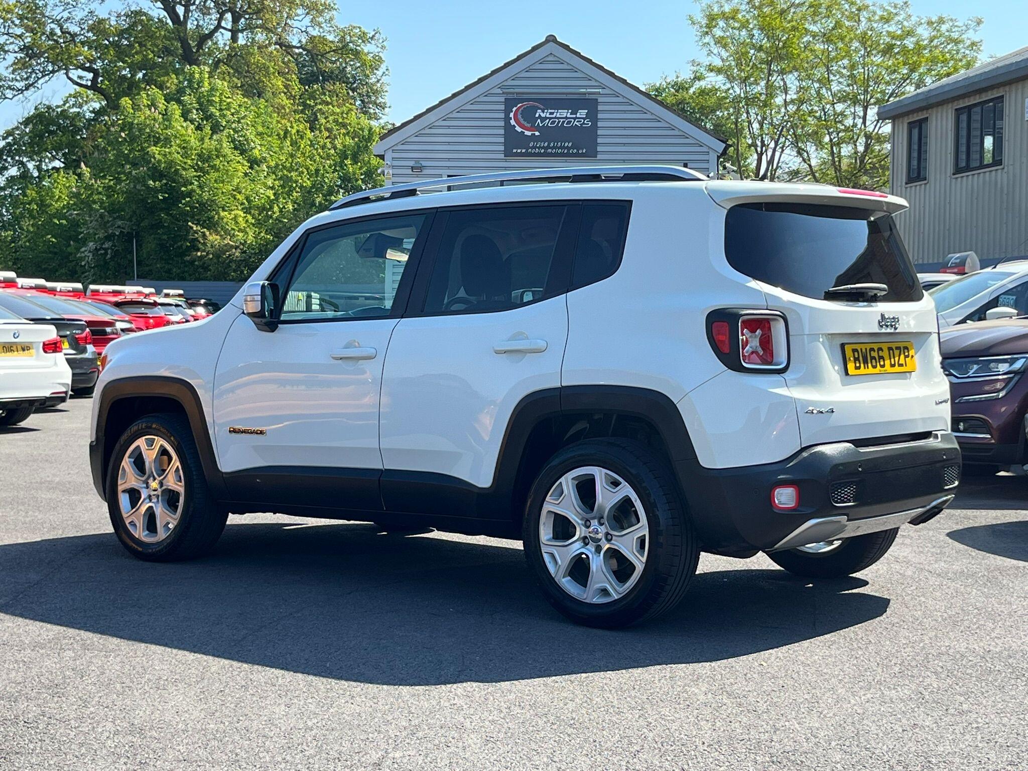 Jeep Renegade view 5