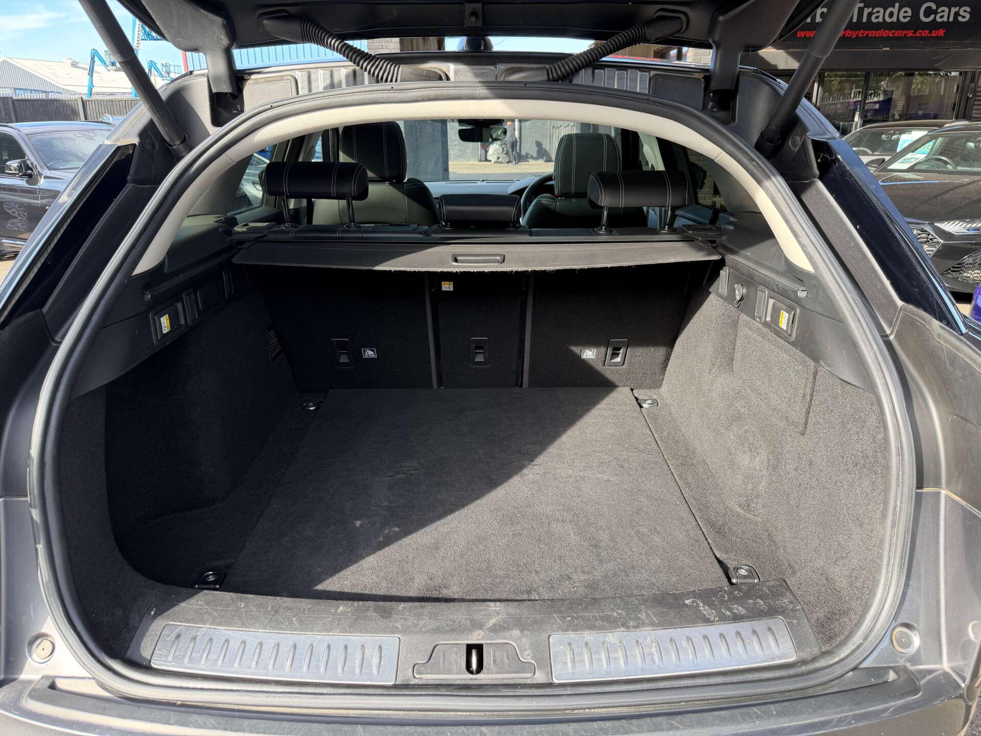 Land Rover Range Rover Velar view 13