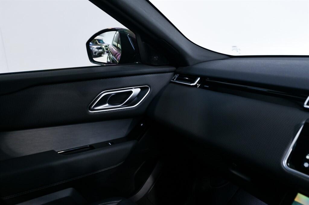 Land Rover Range Rover Velar view 15
