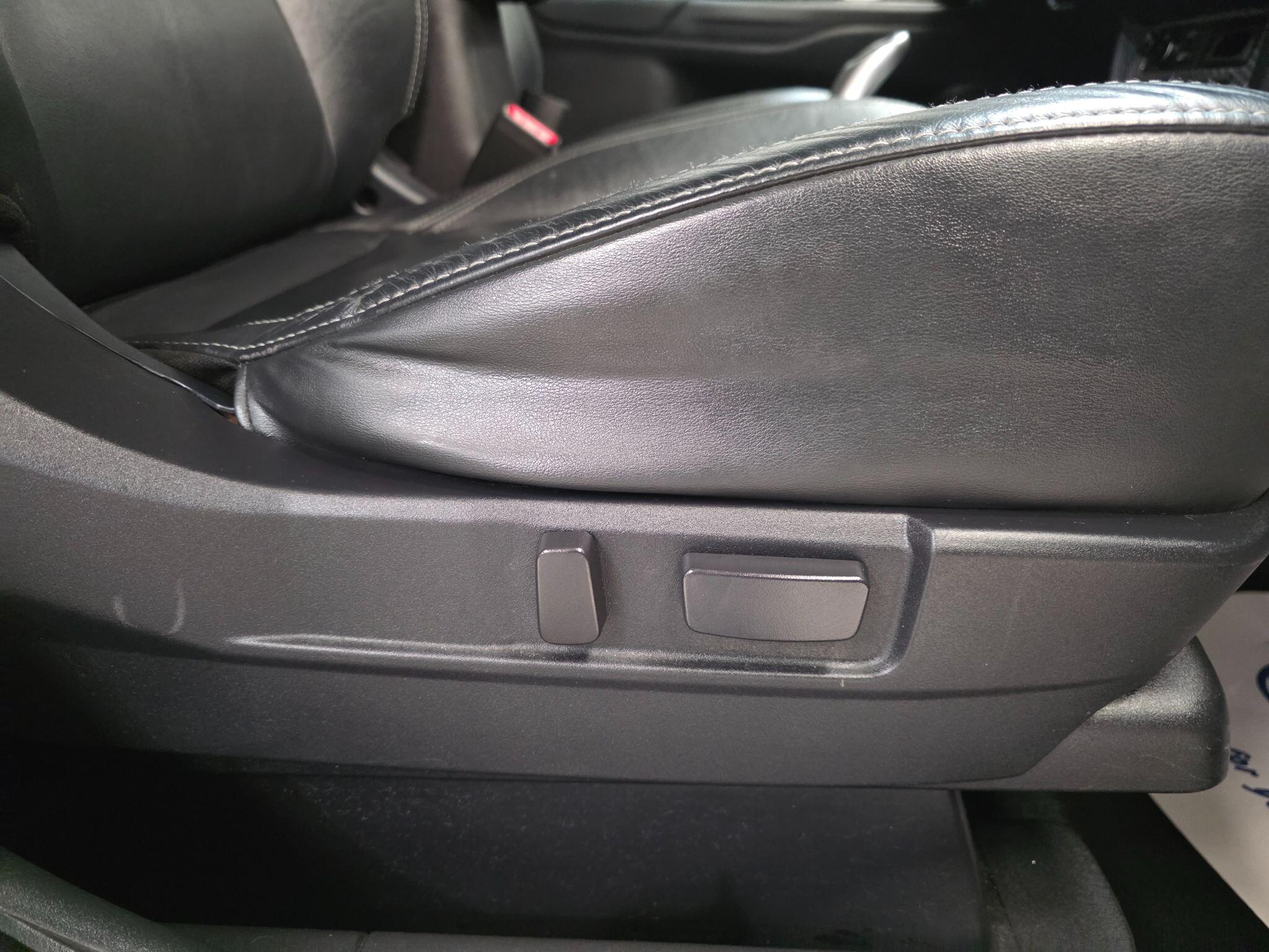 Mitsubishi Outlander view 14