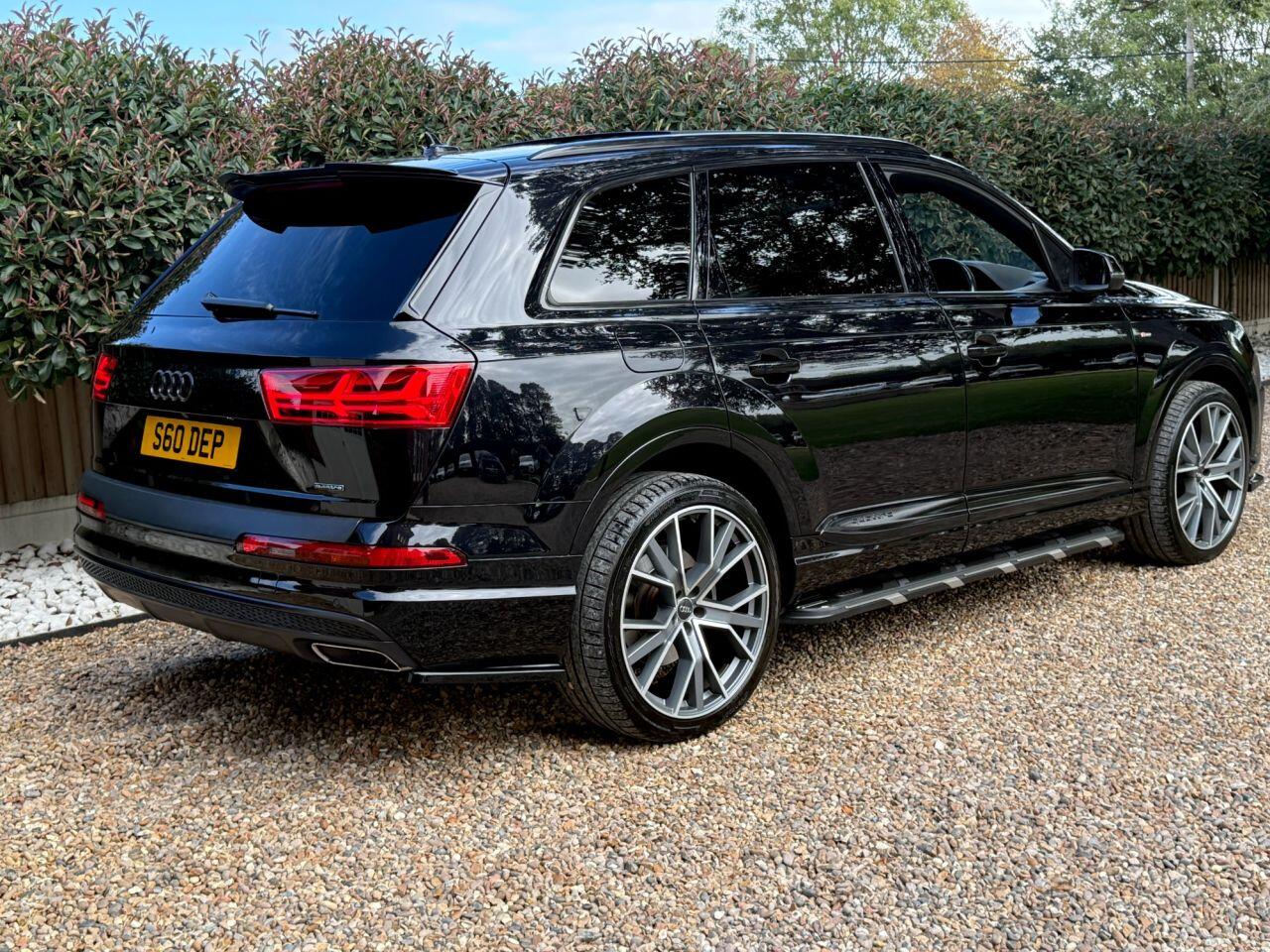 Audi Q7 view 13