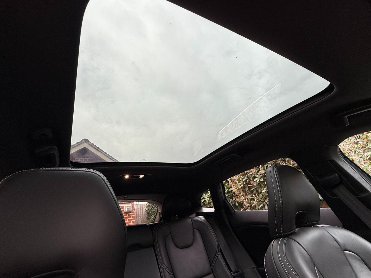 Volvo V40 view 11