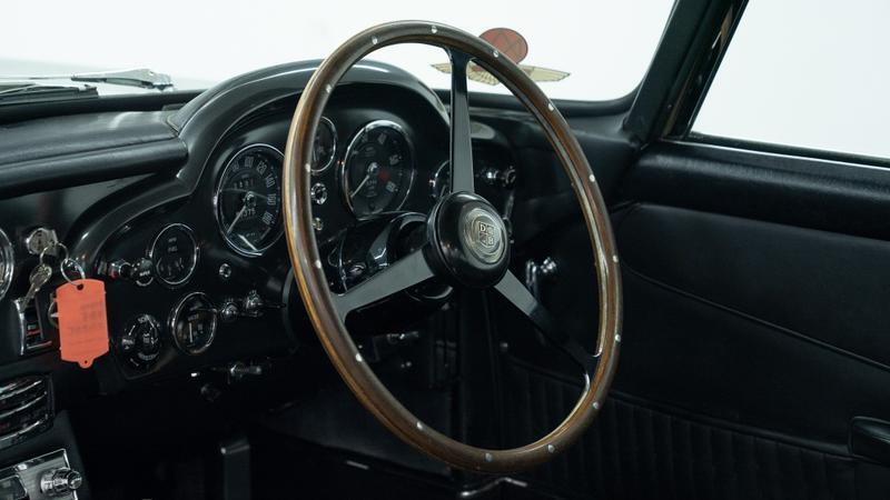 Aston Martin DB5 view 21